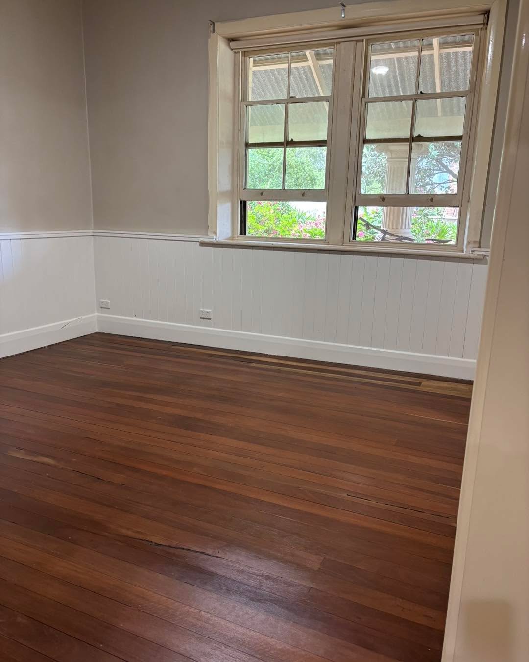 With the weather confusing itself daily I was glad this inside job at a lovely old farmhouse grew from chip off damaged plaster and replaster to full room makeovers x3. Panelling, patching, painting and then a little out of sync complete floor makeov