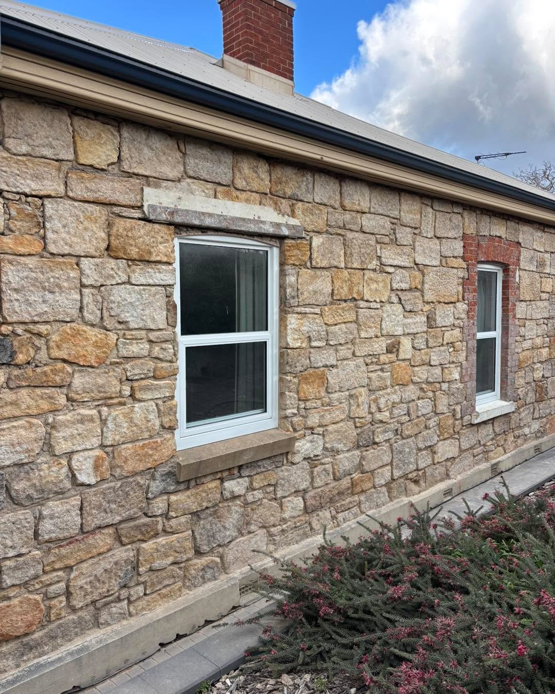 A couple of weeks of chipping, cleaning and tickling 2 sides are done with just a clean and tickle on the remaining side and we are getting closer to the fun bit. I love removing render and uncovering the beauty of what it&rsquo;s been hiding. Gettin