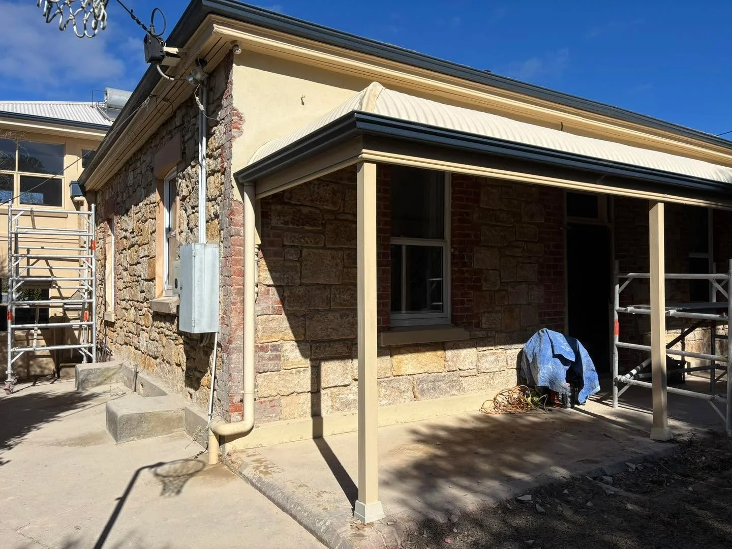 Well.. here we go again. Off with the cement render, pointing rake, stone clean up, repoint. Sounds easy when you write it!! 
Love this stuff!! Love my job!!
#heritagesa  #stonemasonry #restoration