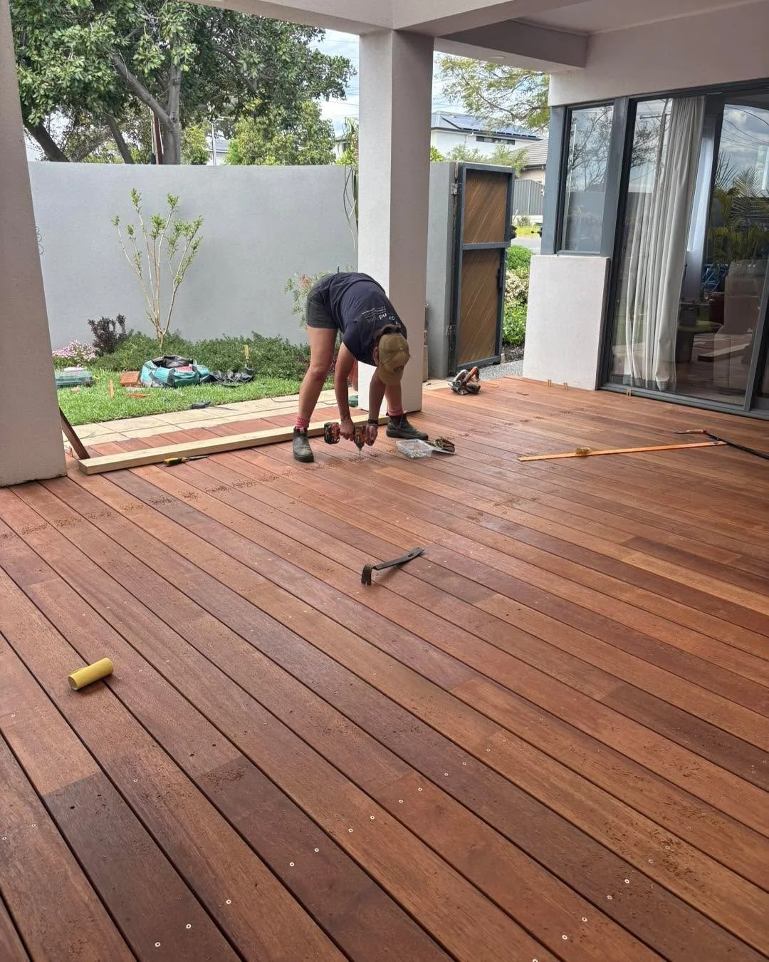 Promised Alison a day off at the beach for her birthday. Forgot to mention it was a love job doing a new deck for her dad!! He does live at the beach so that bit was true! Love birthday girl. Love days off. Love our job!