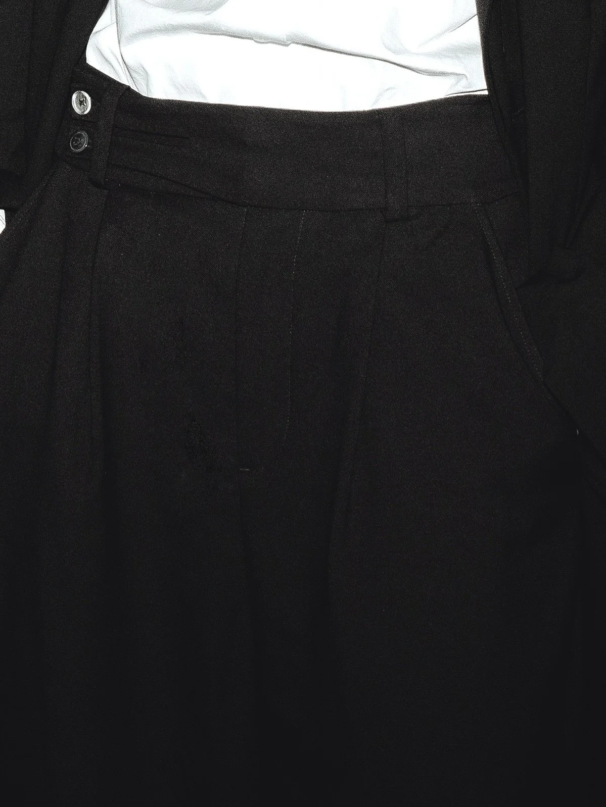 U1 adapts. Always.

Available now.
Explore the U1 pants 🔗 https://www.studio-l7-official.com/shop/p/adjustable-pleated-hem-slit-pants

#studioL7 #universalfit #unisexfashion #newyorkfashion