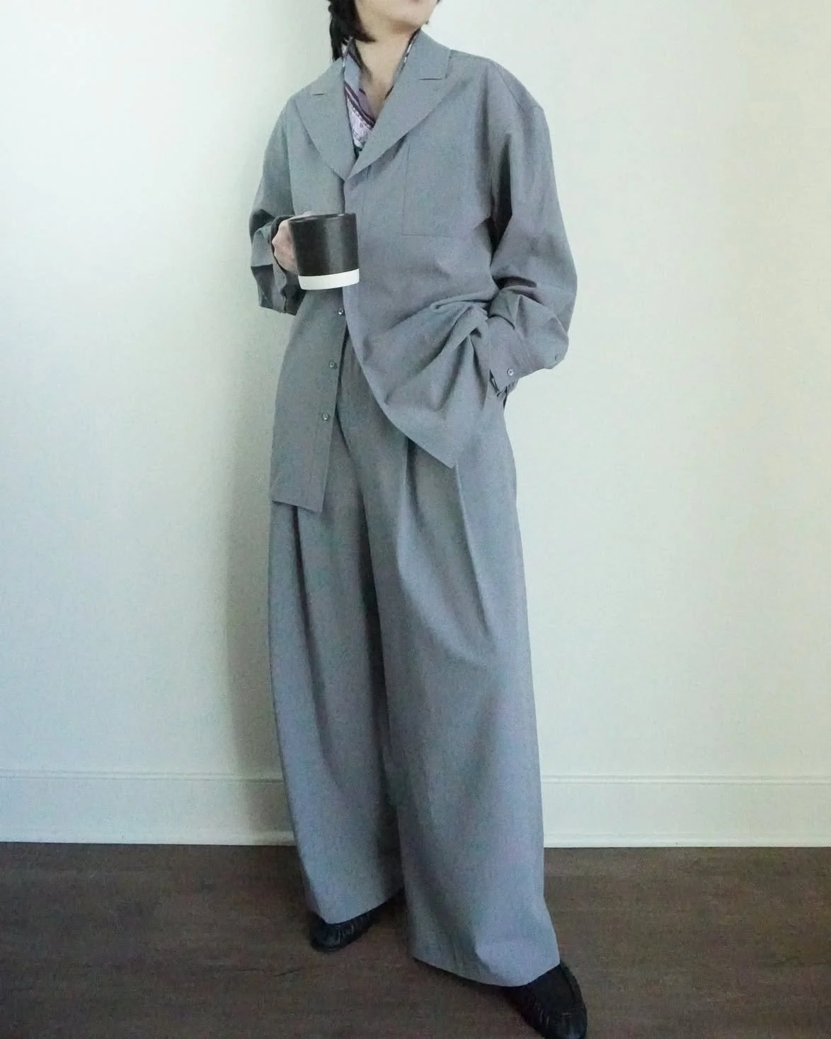 Some mornings, the suit wakes up before you do.
Coffee in one hand, the rest of you still buffering a little &mdash;
but the shoulders are clean, the trousers fall right,
and suddenly the day feels less complicated.

 #STUDIOL7 #minimalfashion #quiet