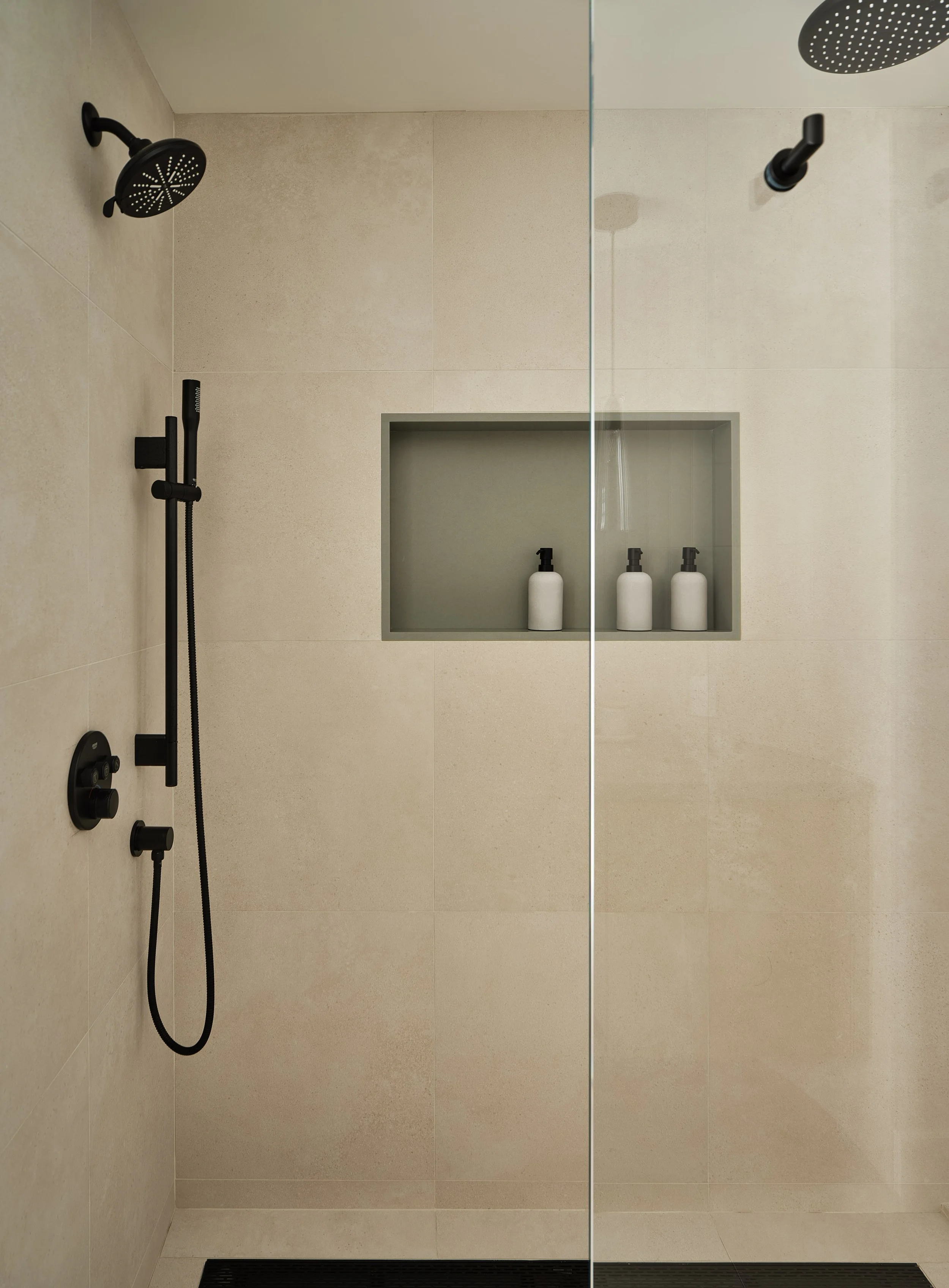 952CastleHill_MBath_05.jpg