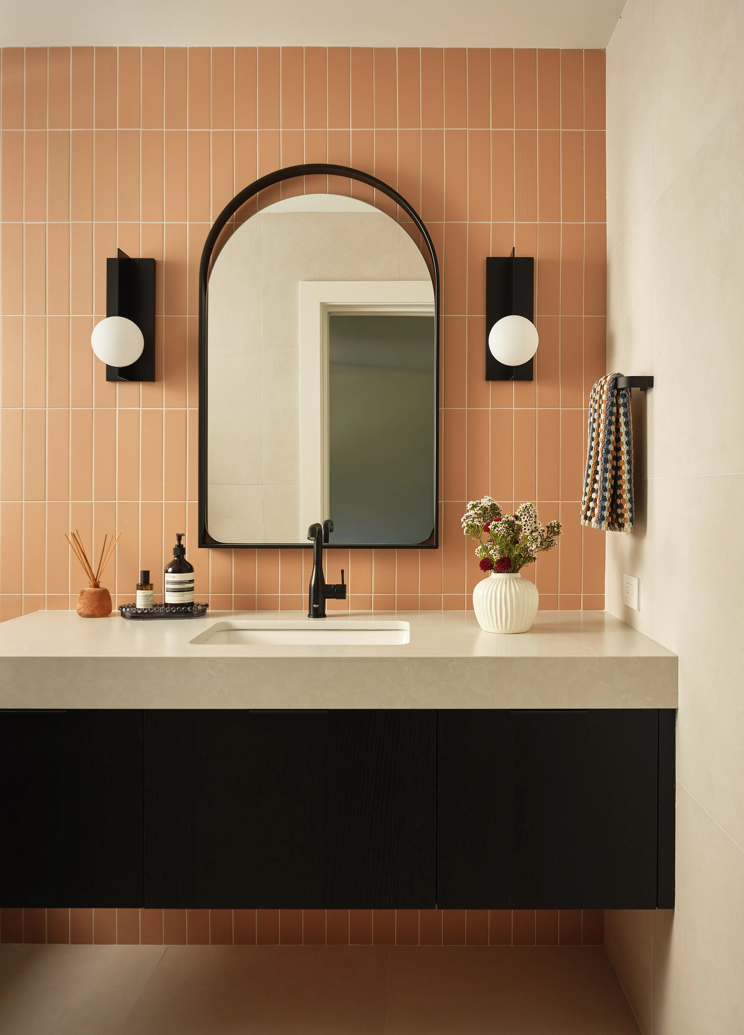 952CastleHill_GBath_04.jpg
