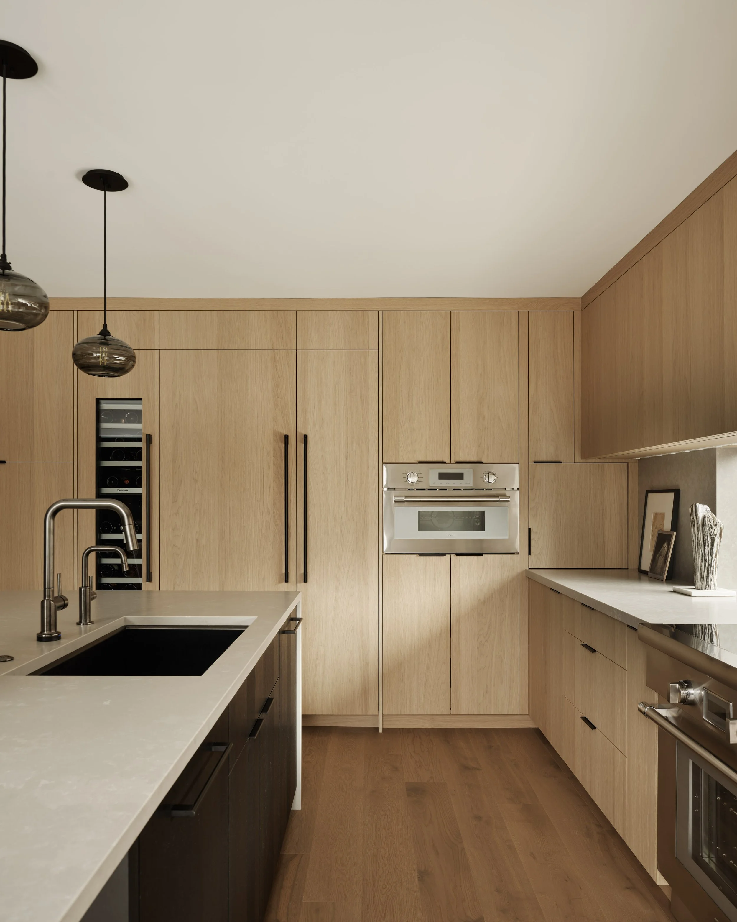 952CastleHill_Kitchen_04.jpg