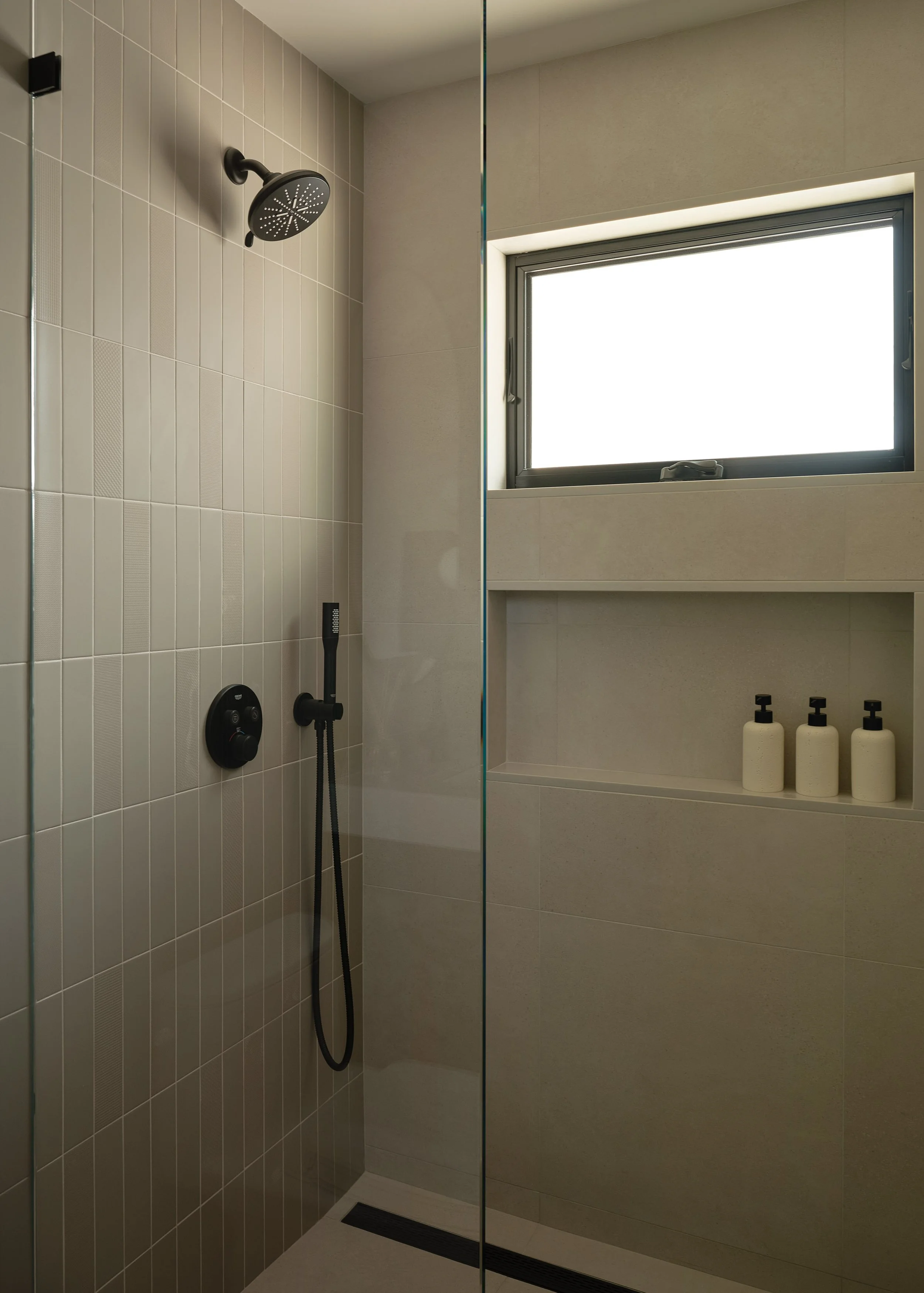 952CastleHill_GBath_03.jpg