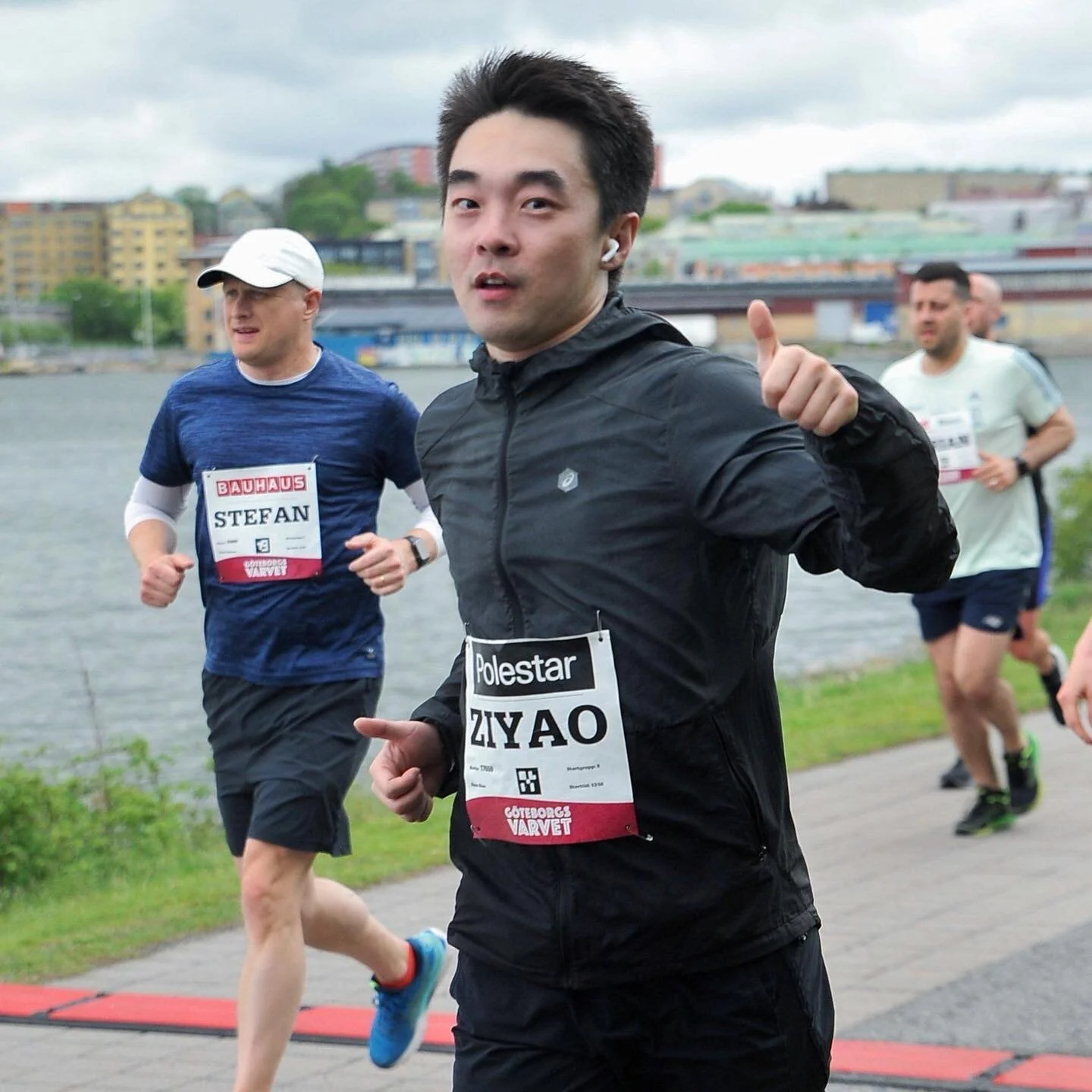 The third Göteborgsvarvet 😛 I found a cameraman
.
.
@gbgvarvet #göteborgsvarvet #göteborgsvarvet2022 #loppet #running #halfmarathon #göteborg  #gothenburg #gothenburg_sweden #lindholmen #eriksberg #halvmaraton #sweden #sverige #s