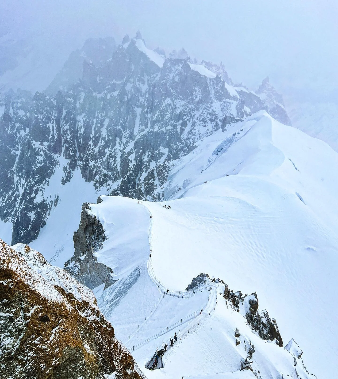 The start of Vallée Blanche
#valleeblanche #valléeblanche #montblanc #aiguilledumidi #skiing #chamonix #chamonixmontblanc #chamonix_france #powder #offpiste #offpisteskiing #france #france🇫🇷 #francetourisme