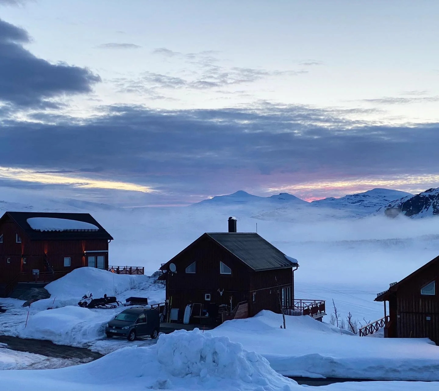 Fog at Midnight in the Arctic Circle 
#nofilter #noedit 
#riksgränsen #katterjåkk #norrland #kiruna #arctic #arcticcircle #midnight #fog #fogatmidnight #iphone #lapland #sweden #sverige #photo #skiing @riksgransen.se @visitlapland #visitn
