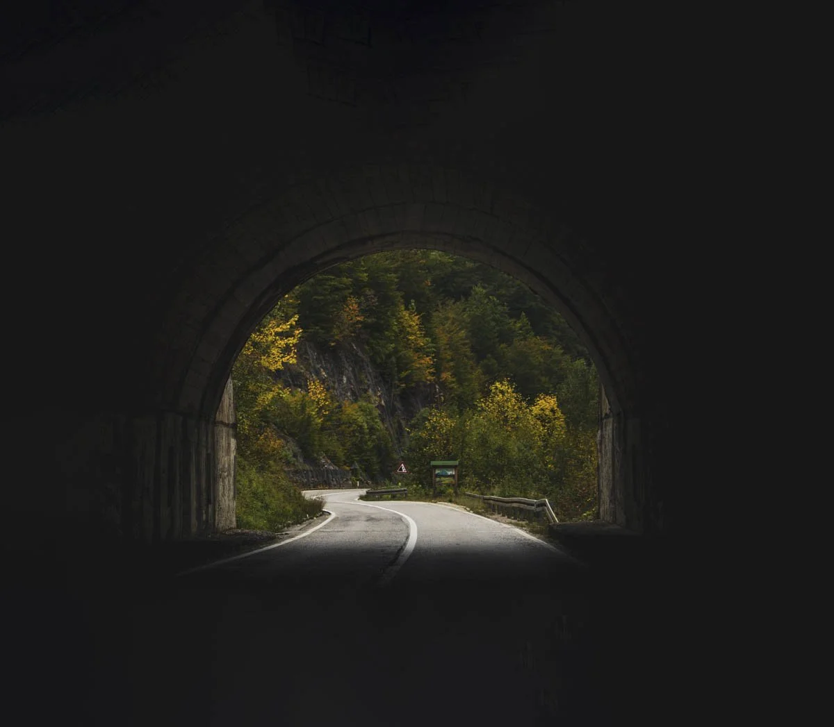 Tunnel 5983 copy.jpg