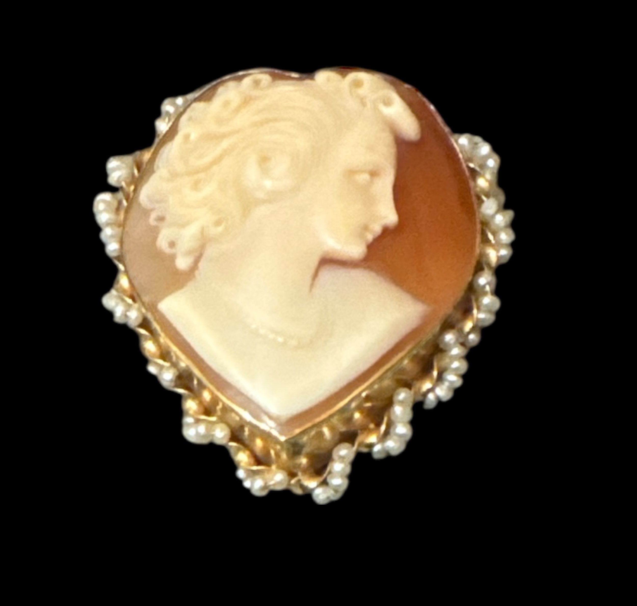 Exquisite Vintage 14K Gold Hand-Carved Shell Cameo Brooch with Seed Pearls