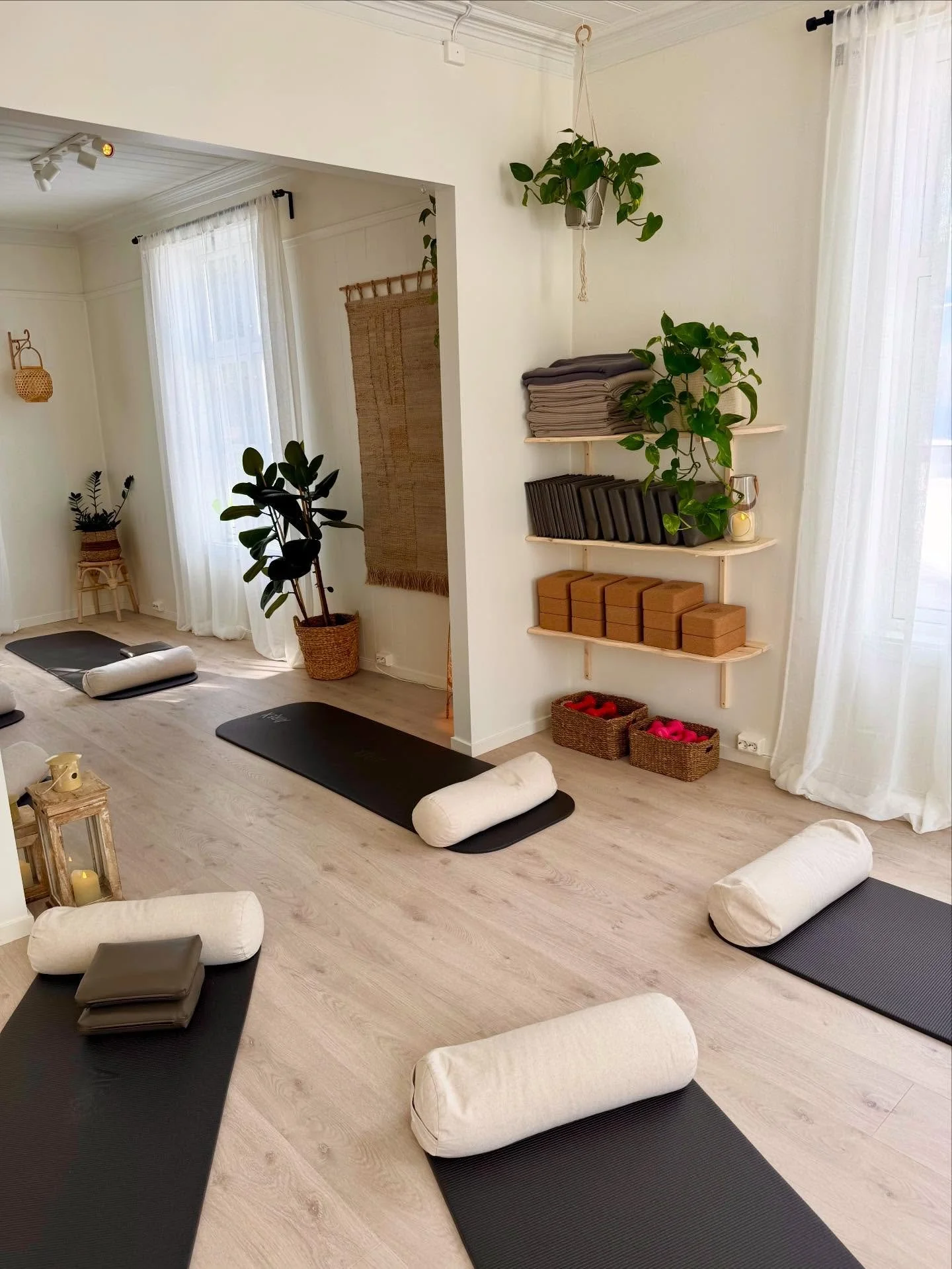 Nye kurs for februar er n&aring; lagt ut p&aring; hjemmesiden, og vi gleder oss til &aring; se enda flere b&aring;de gamle og nye kunder utover vinteren i studio ❄️ Velkommen innom for en velfortjent hvilepause i vinterm&oslash;rket 🤍