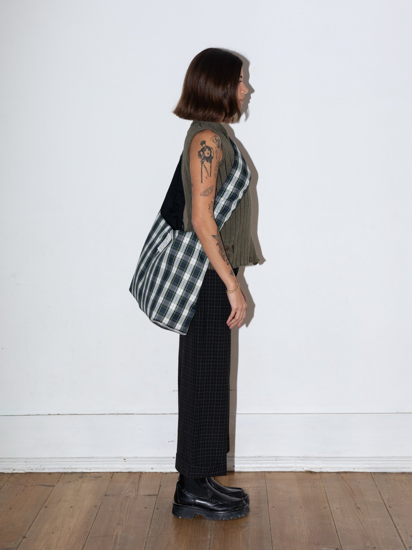 These are the final handmade bags from the last collection 🤍 Get your hands on one before they&rsquo;re gone &mdash; available at rooscreativelab.com.

Thank you for the insane love last month 🦋 Never sold this many bags before, and knowing my work