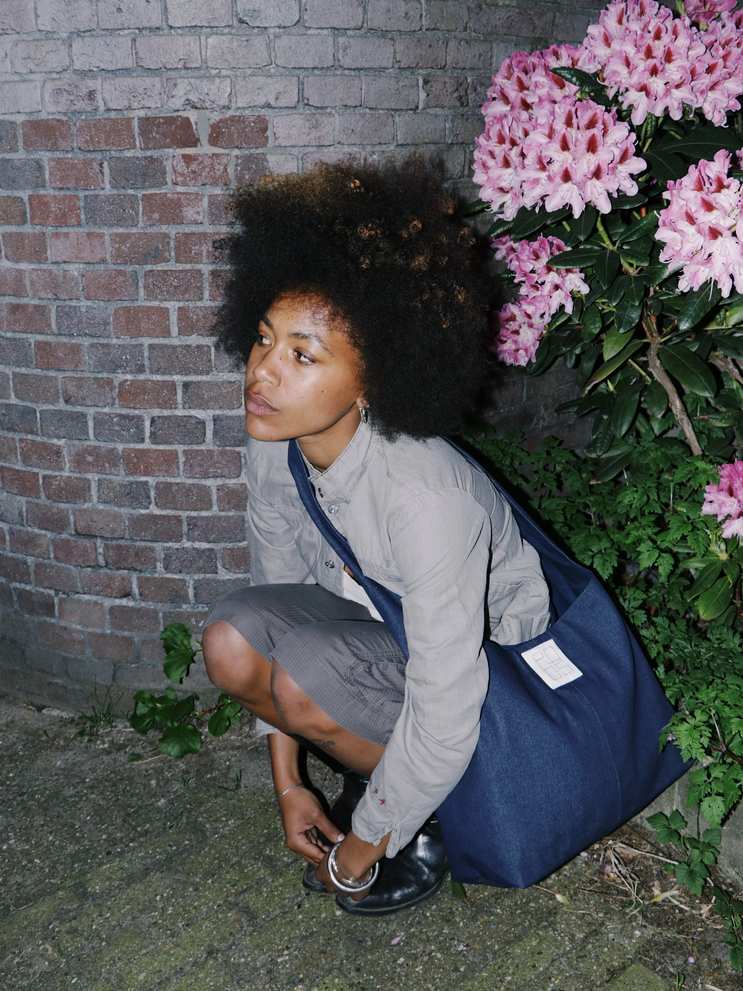 ROOS Crossbody Classic Bag in Denim

Designed with a commitment to sustainability and comfort, our Crossbody Classics are built for life on the move. With space for daily essentials&mdash;including up to a 15-inch laptop&mdash;it offers ease, functio