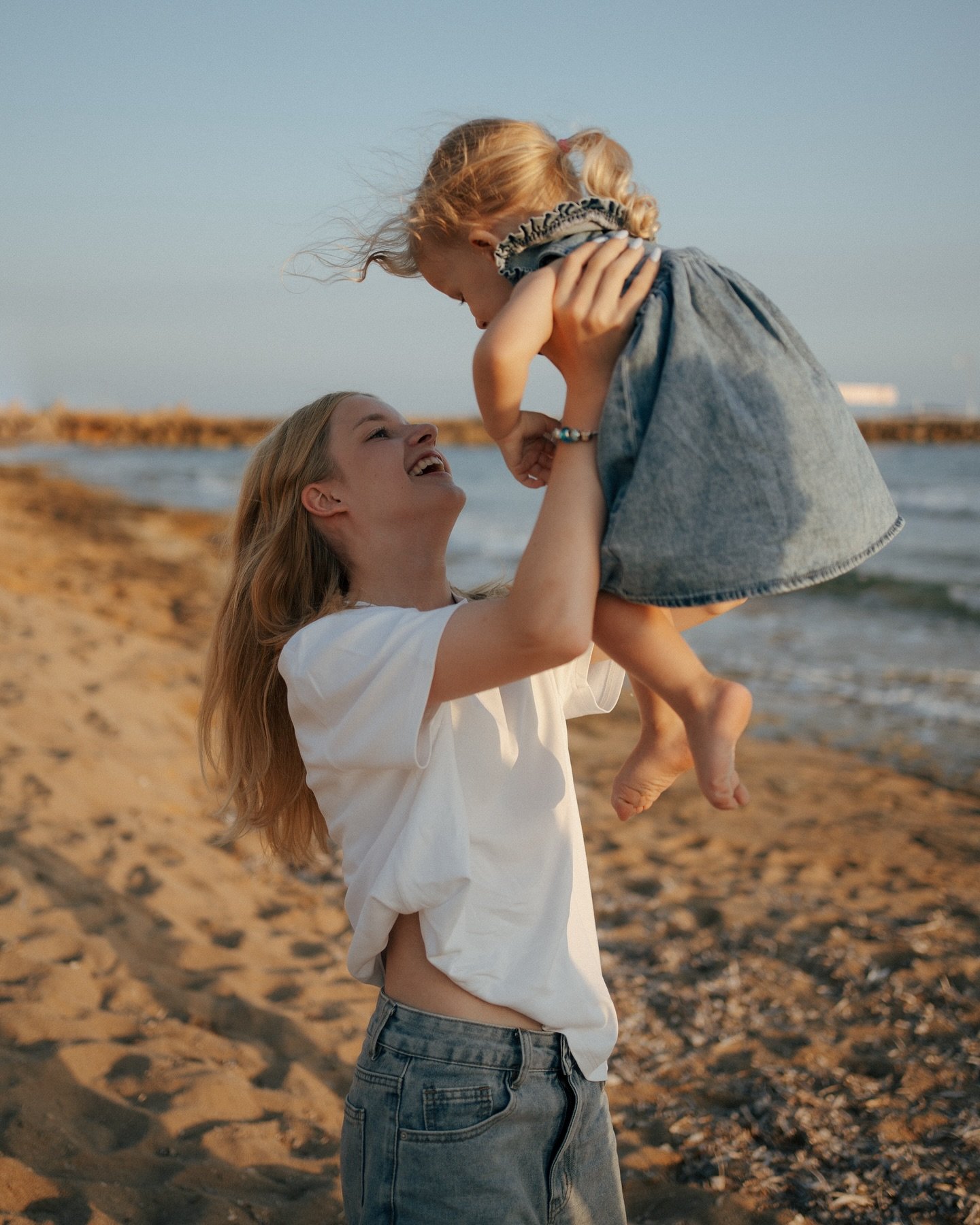 Sisters 🤍⛓️✨ 

#familyphotography #familyphotoshoot #cyprus #portrait_shots #sistersphotoshoot
