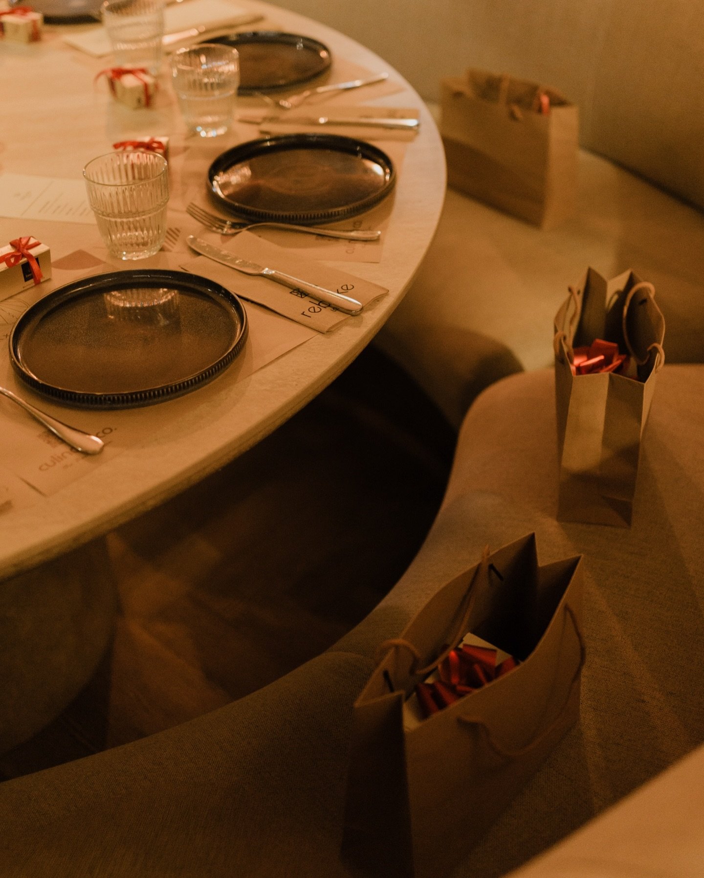 December was full of events, people, and evenings like these ✨
My goal is to document the energy, the atmosphere, and everything happening in between 🎞️ 

Planning an event soon? Lets talk! 📸 

[Event photography; corporate events; networking event