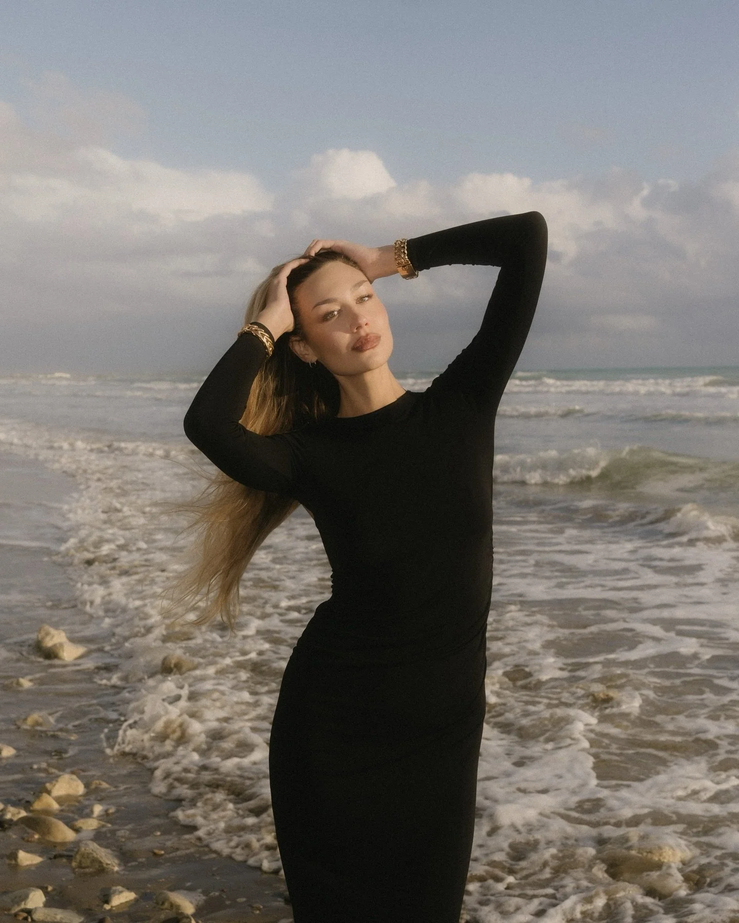 it was way too hard to pick the first photo&hellip;
flash in daylight is eating tho 🫠

[editorial photography, fashion portraits, model photography, modern editorial, flash photography, daylight flash photography, outdoor fashion shoot, Cyprus photo