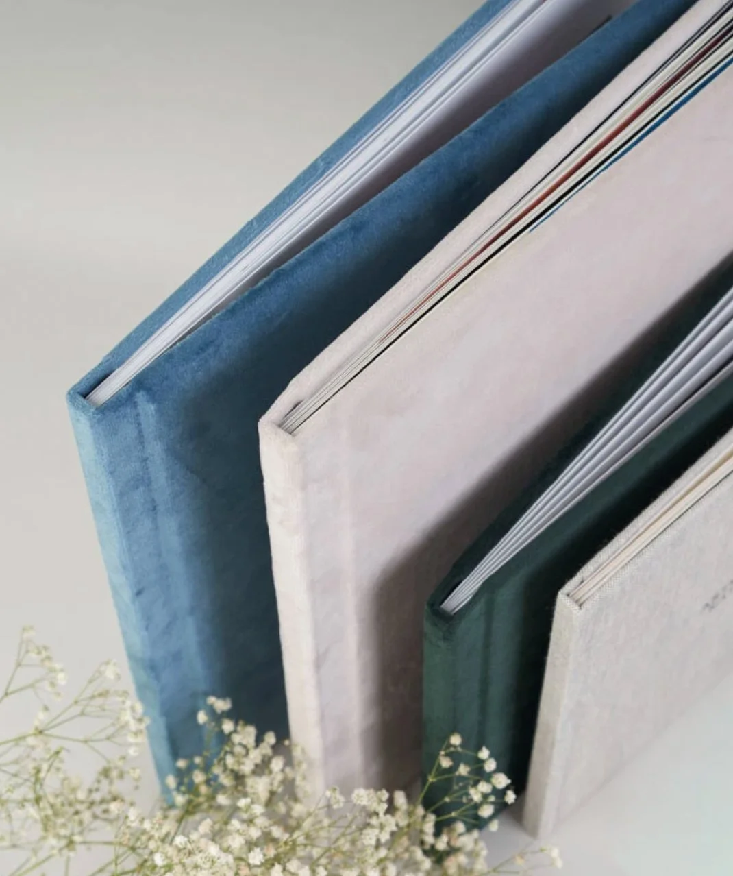 Premium lay-flat wedding album with printed wedding photos