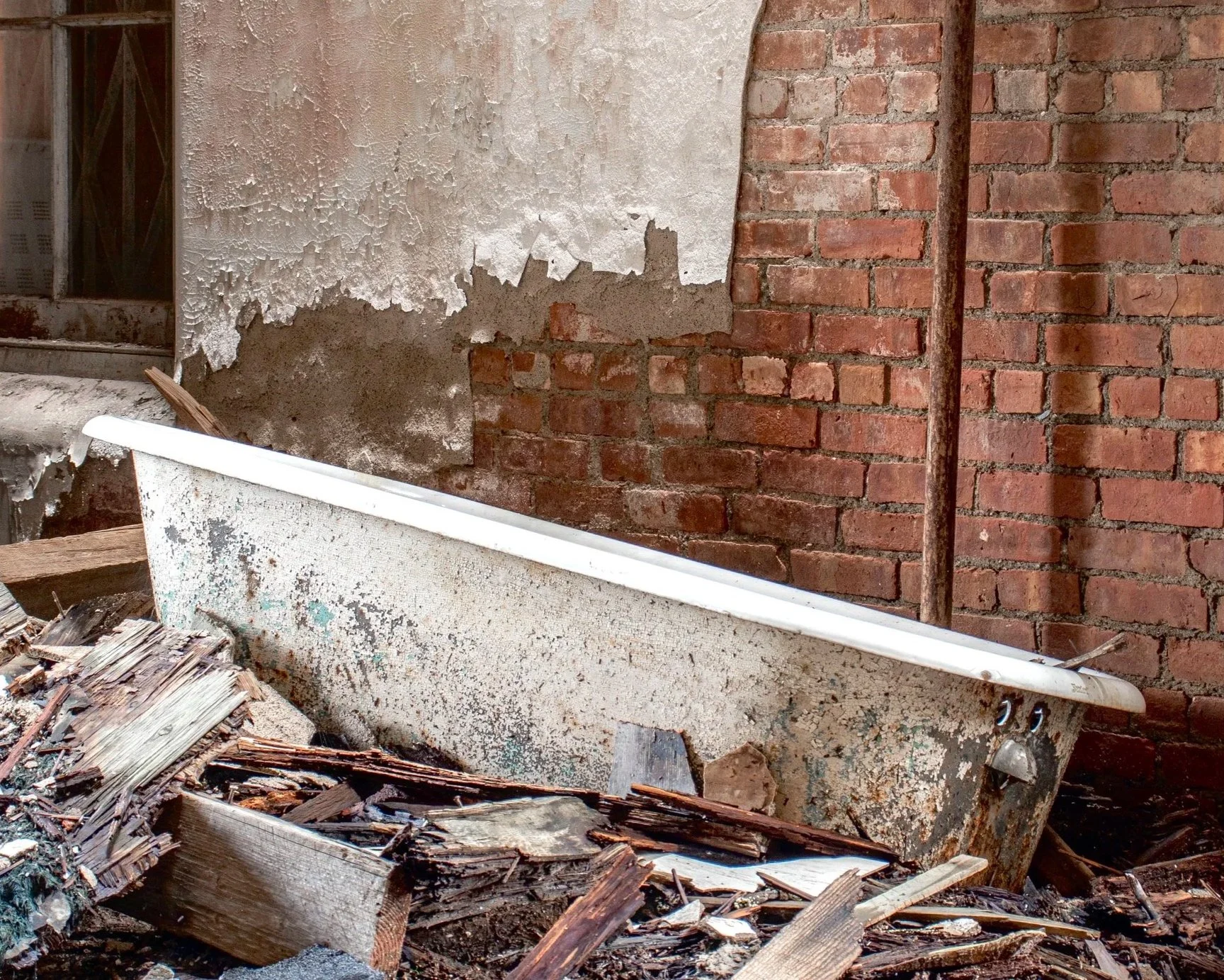 Tub in Rubble, Female Wing