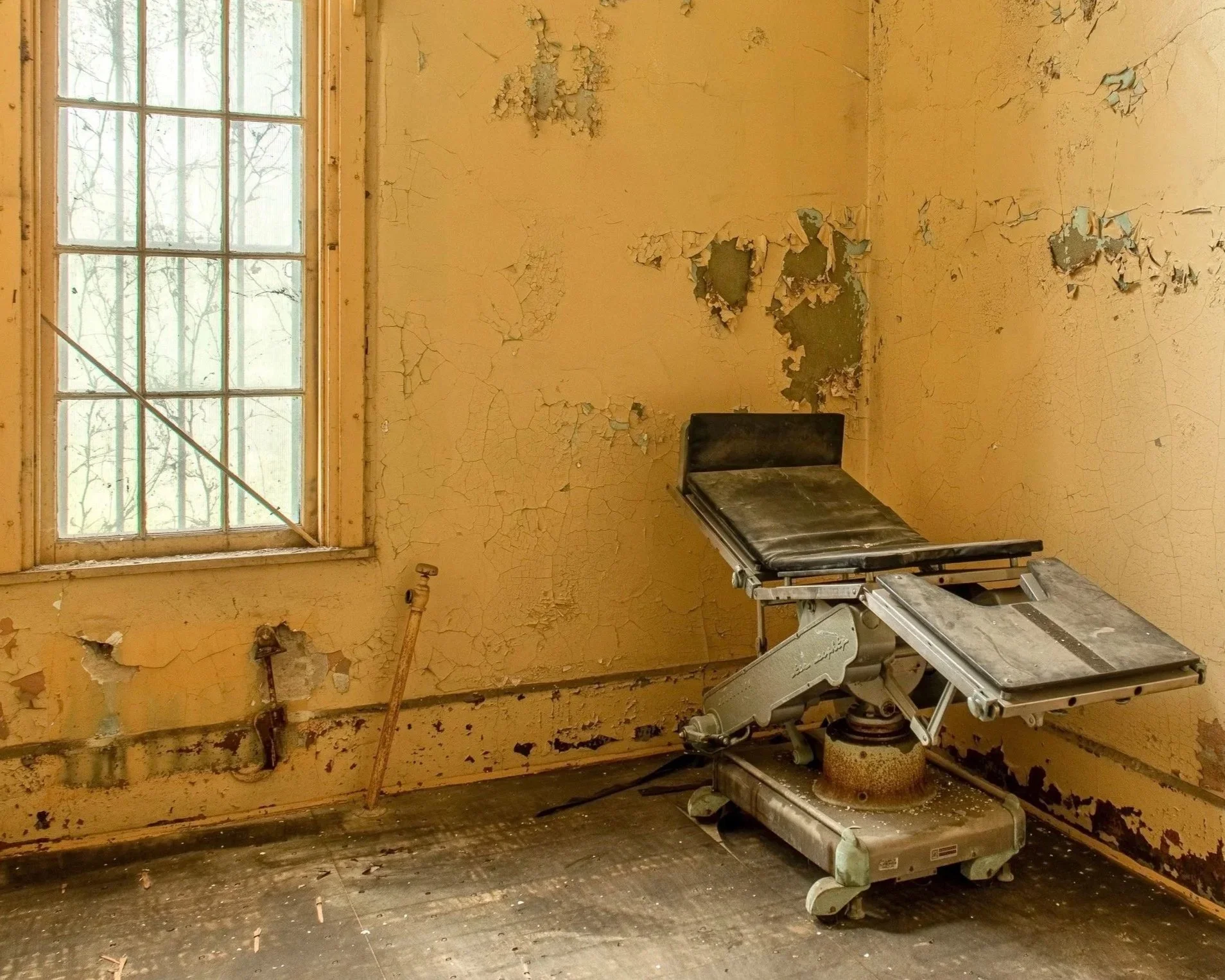 Exam Table, Violent Female Wing (Ward E)