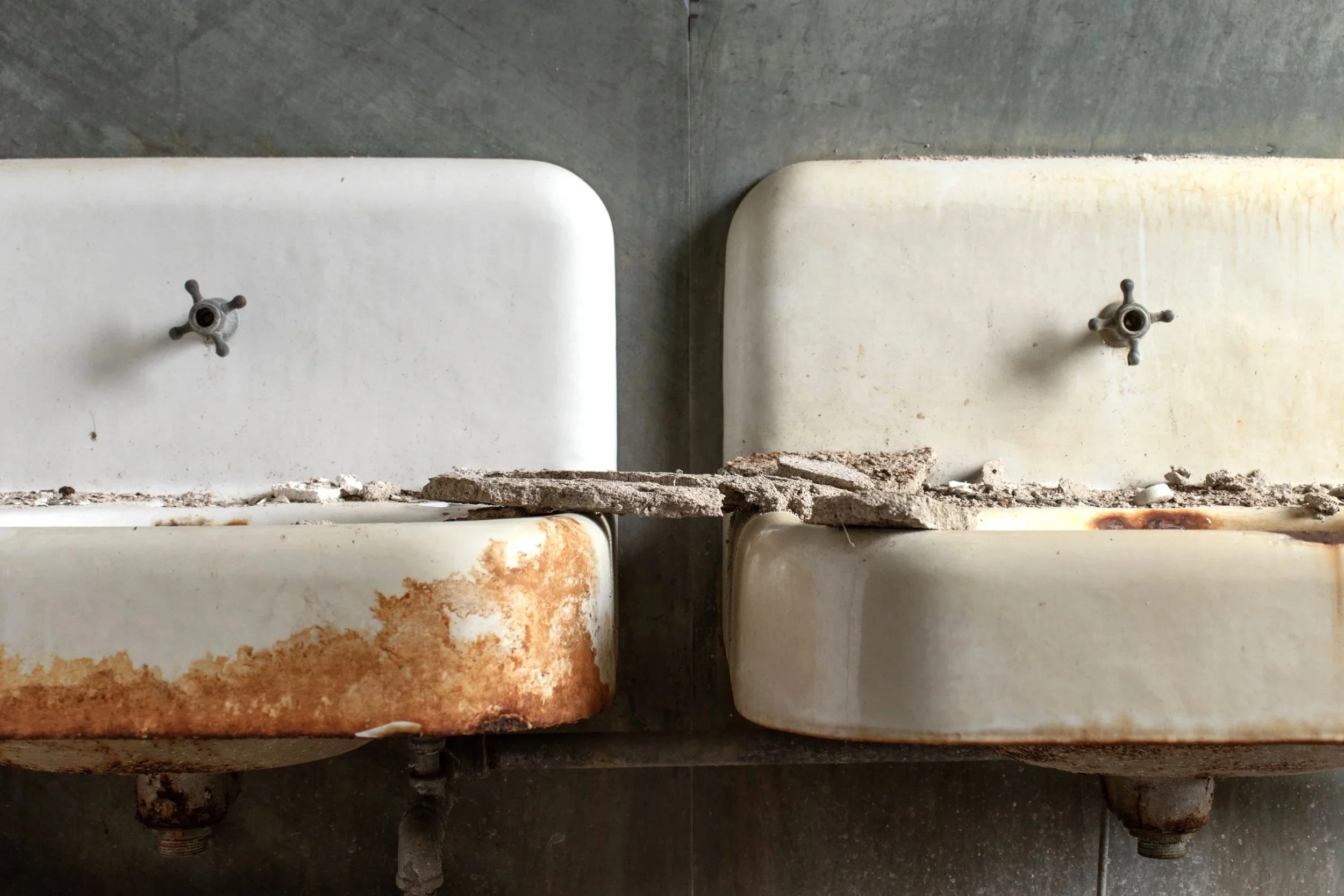 Rusty Sinks, Male Wing (bldg 51, main)