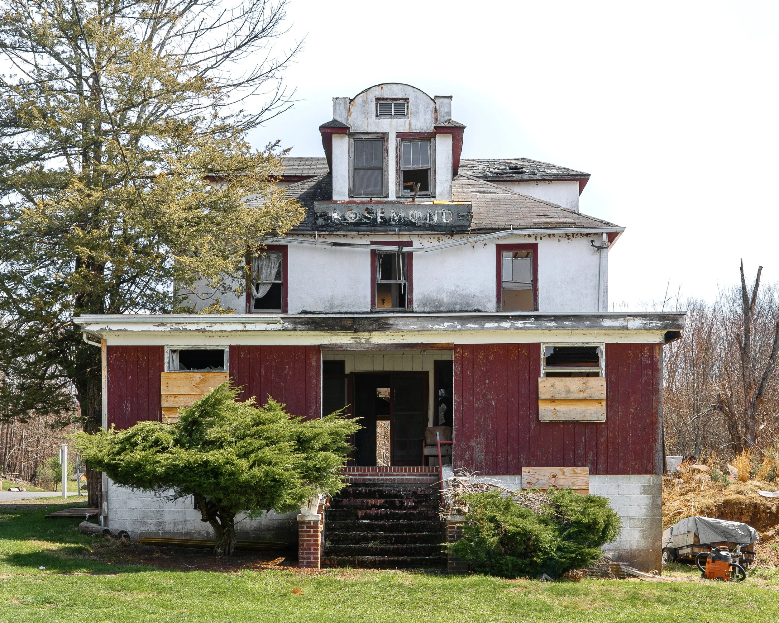 The Rosemond Hotel, Woodridge, NY