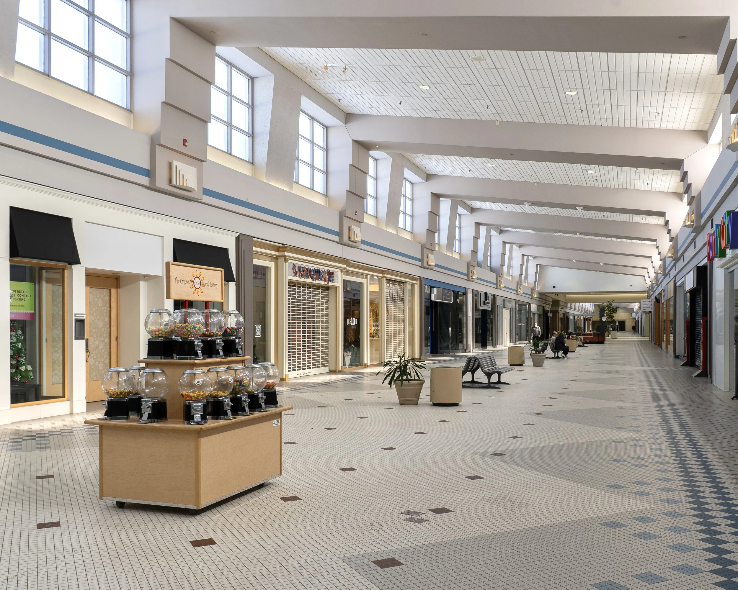 Dead Mall. Enfield, CT