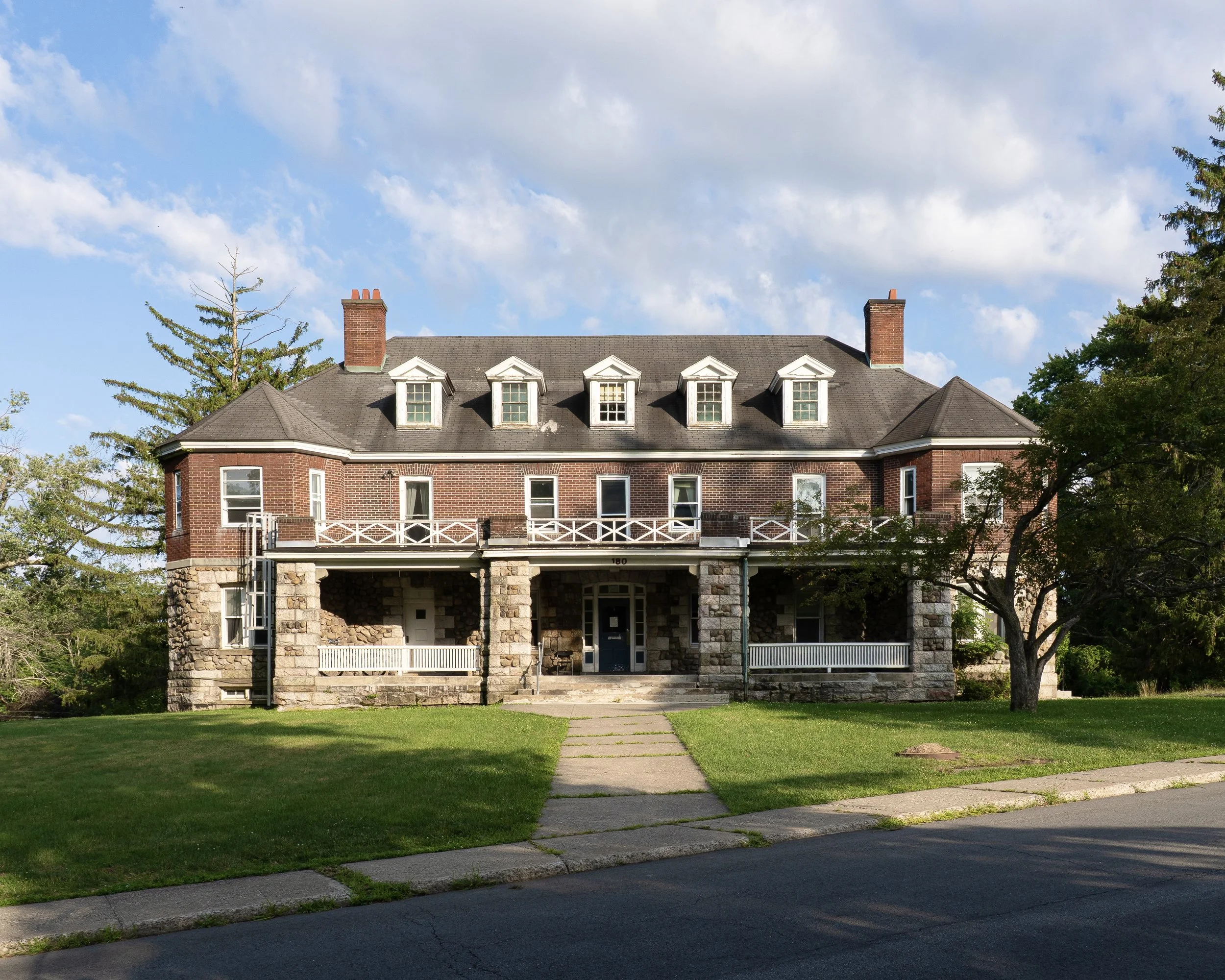 Staff House (building 20)