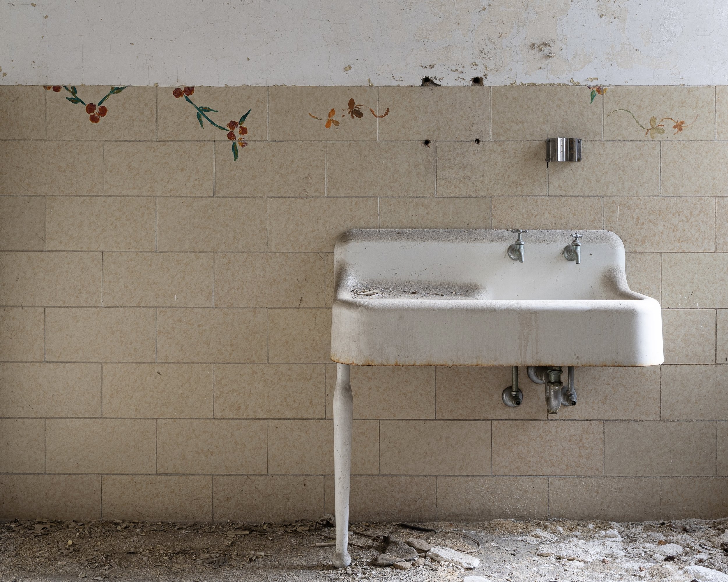 Old Fashioned Sink, Building 25