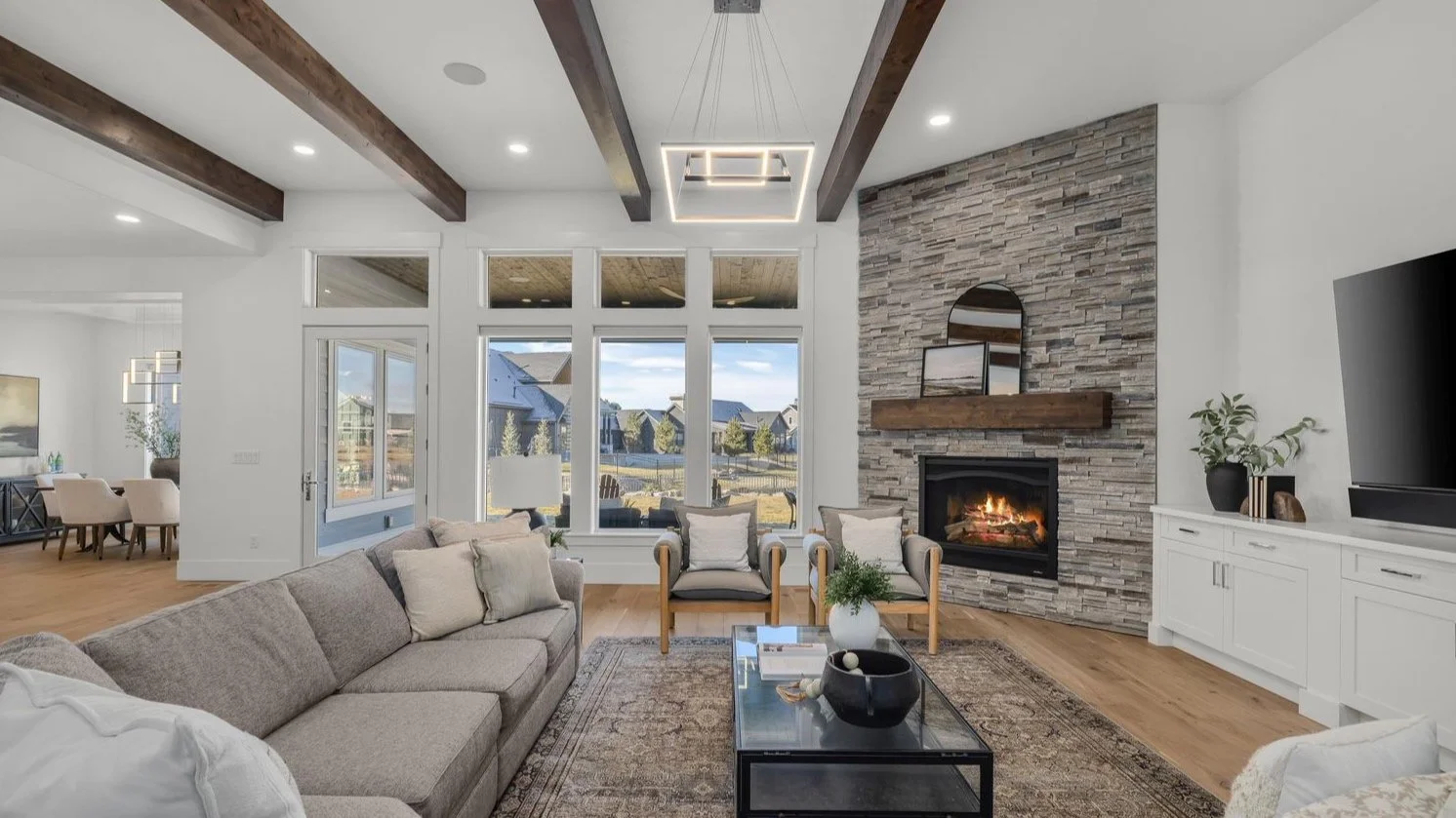 The Top Benefits of Working with a Real Estate Agent Who Can Handle Multiple Offers