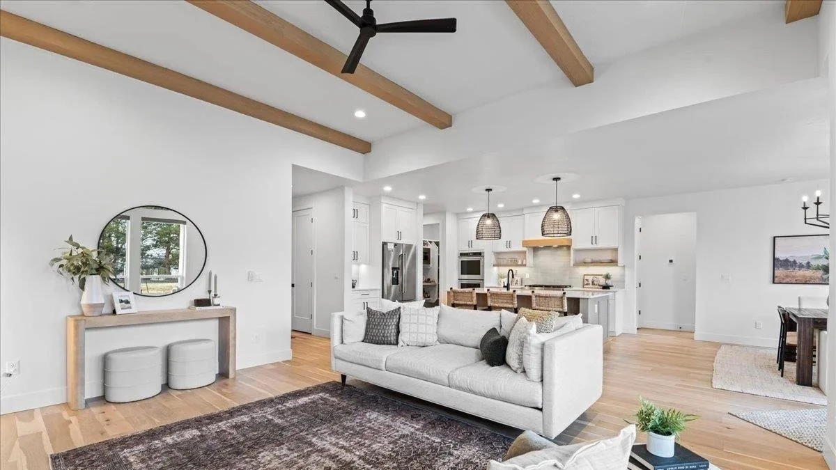 A Guide to Working with a Real Estate Agent to Buy and Sell a Home