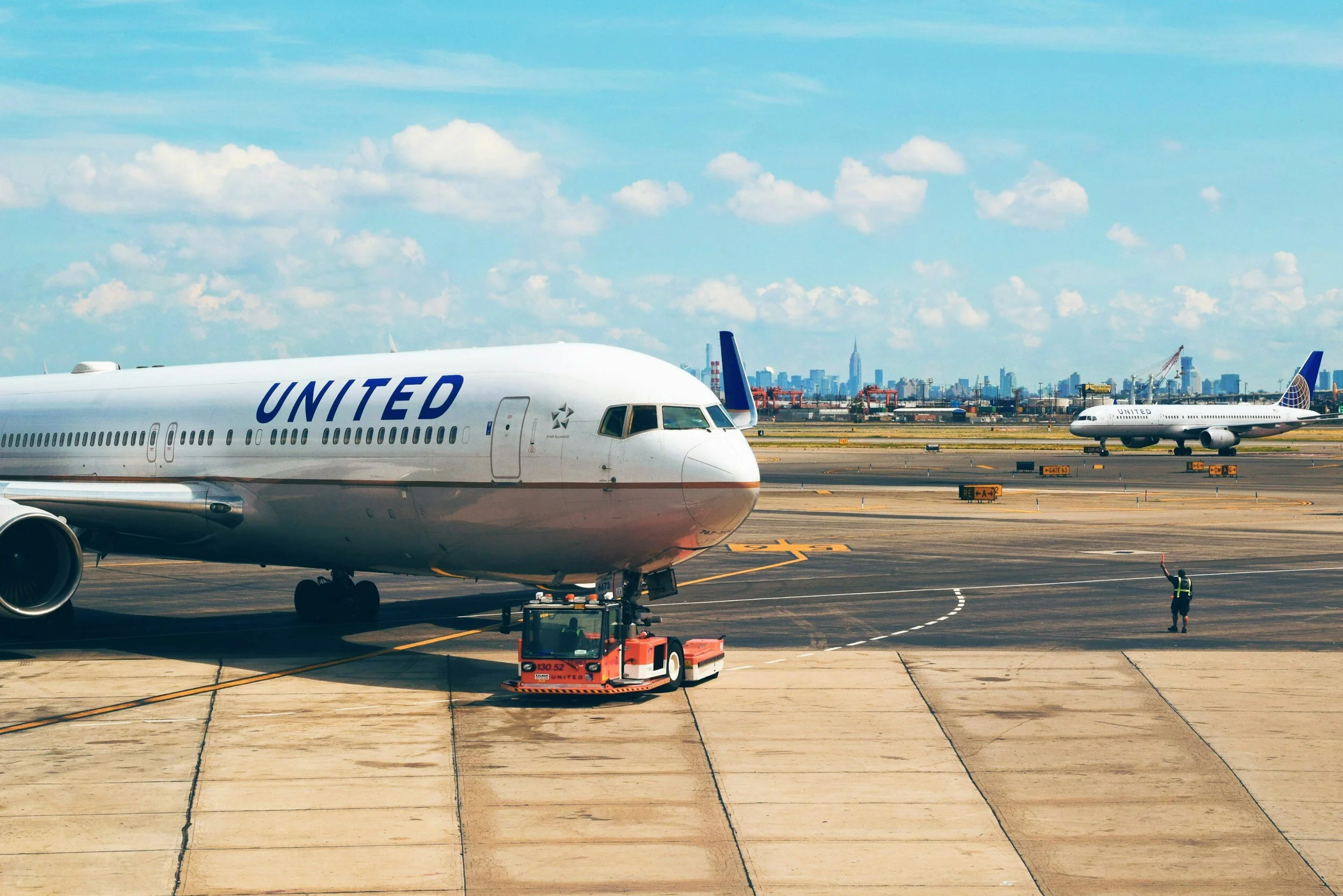 United Airlines offers pilots unpaid leave