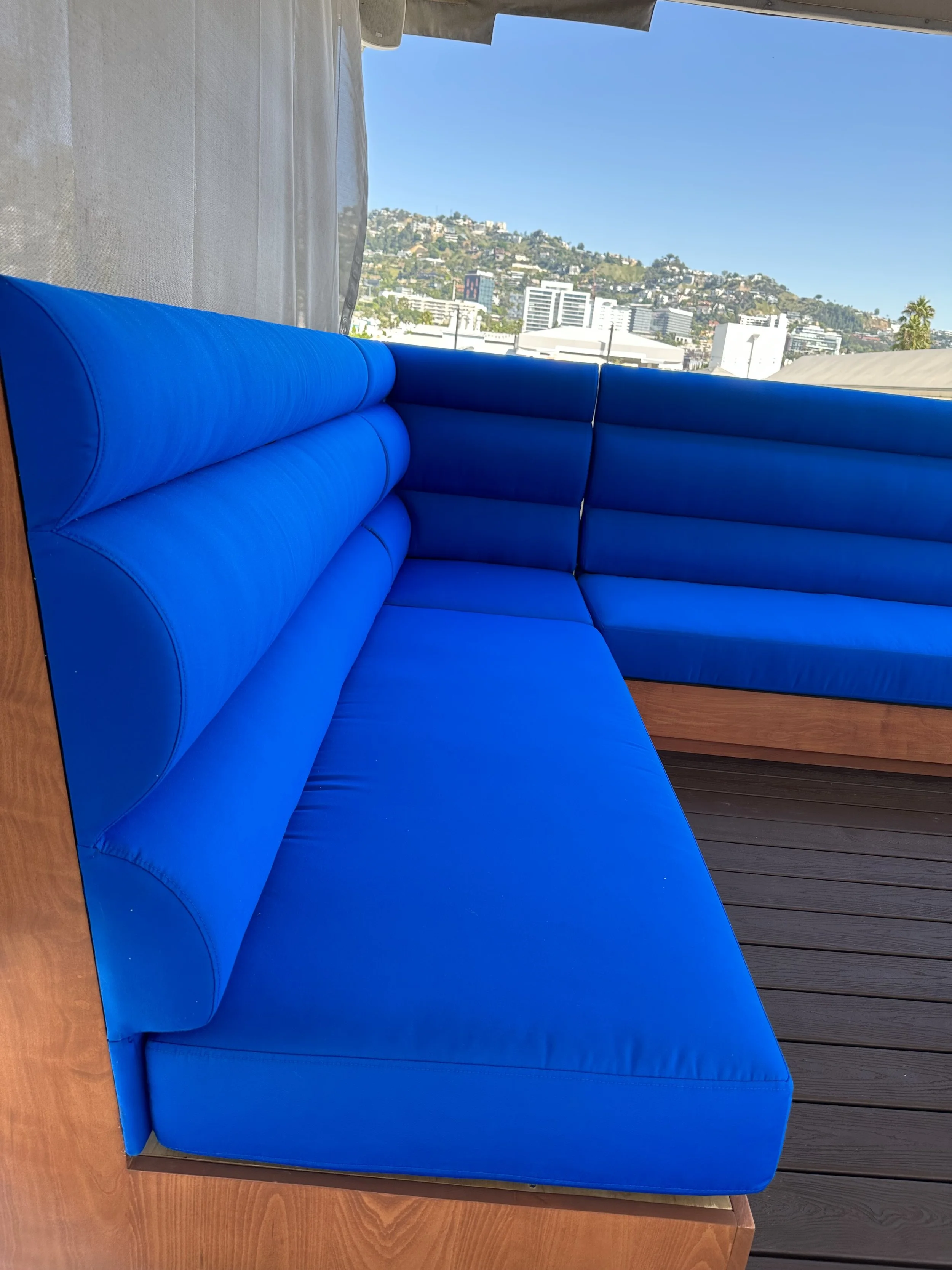 Le Parc Suites Hotel 