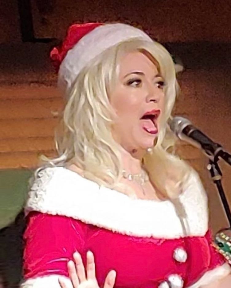 Holly Dolly Christmas Show
