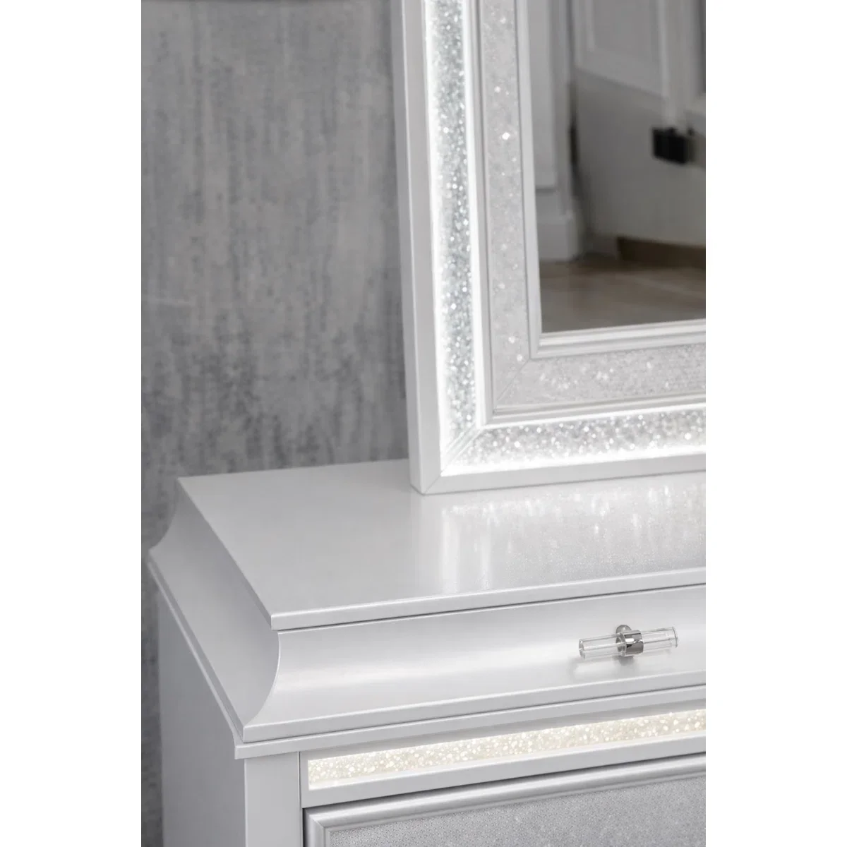 Idoya+White+Queen+size+4-Piece+Bedroom+Set+with+LED+Lighting-602650985 (2).webp