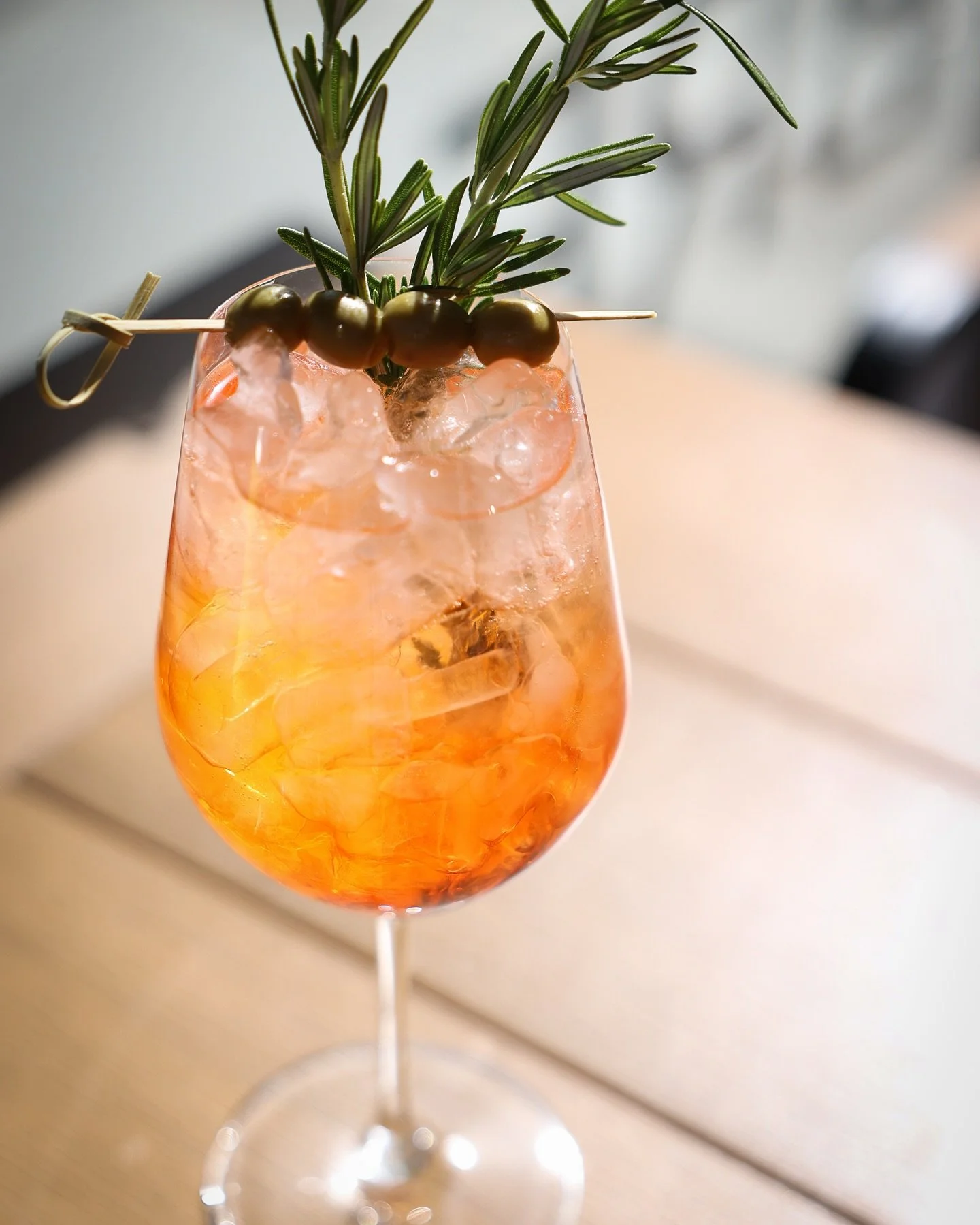 Spring is here, baby - and so is patio season! 🌞
Come sip a spritz and soak up those mountain views.

Photography @greenphotography.au 

#PatioSeason
#SpritzSeason
#AperolSpritz
#CanmoreEats
#ExploreCanmore
#CanmoreLife
#Foodie
#FoodPorn
#InstaFood
