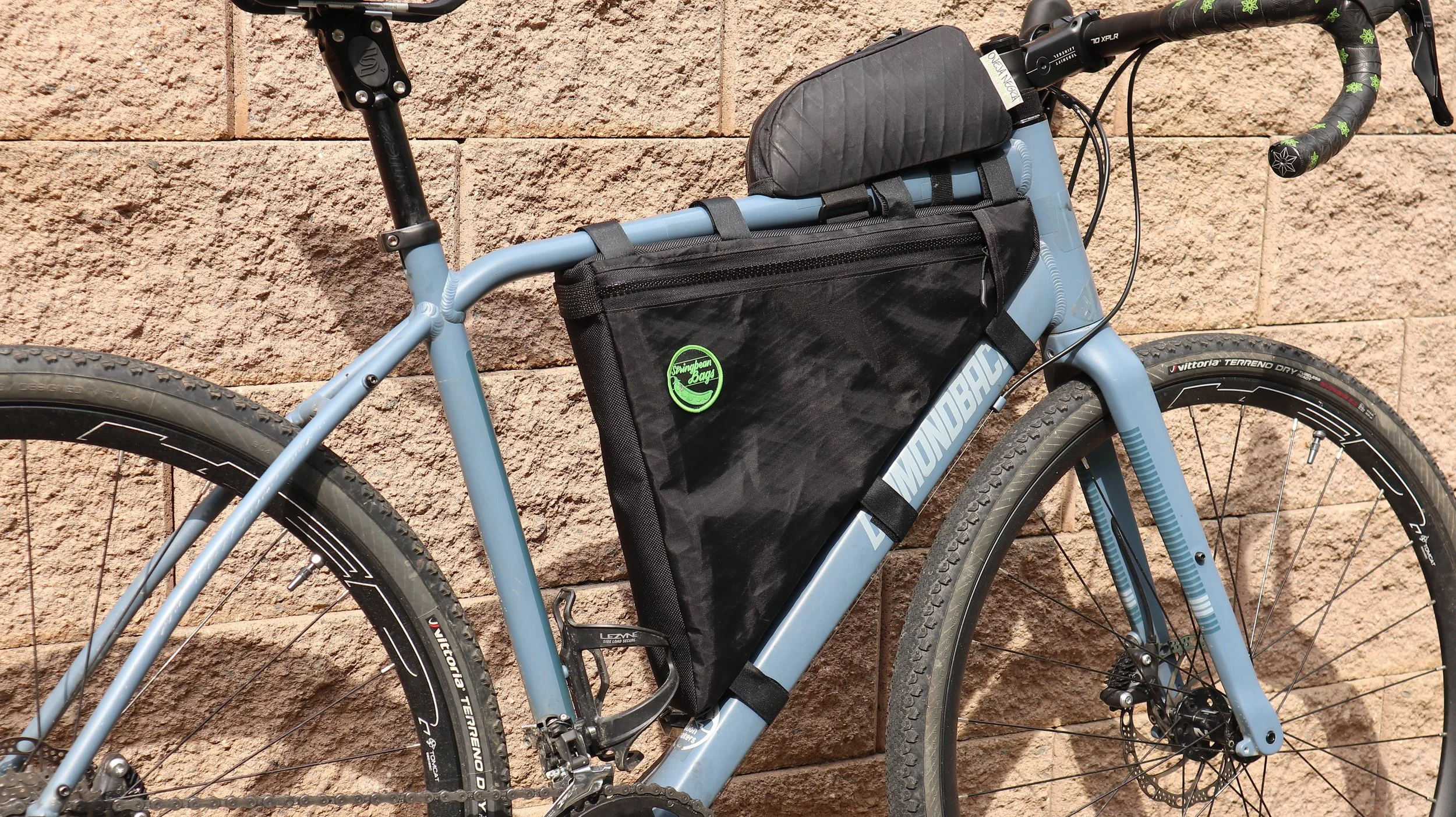 schwinn bicycle wedge bag Explorer Bike Bag, 9 Liter Handlebar Pouch, Tool Free Attachment, Waterproof, Storage Accessories : Sports & Outdoors Upgrade your ride and enjoy the freedom of riding with Schwinn. Schwinn Explorer Bike Bag bikepacking
