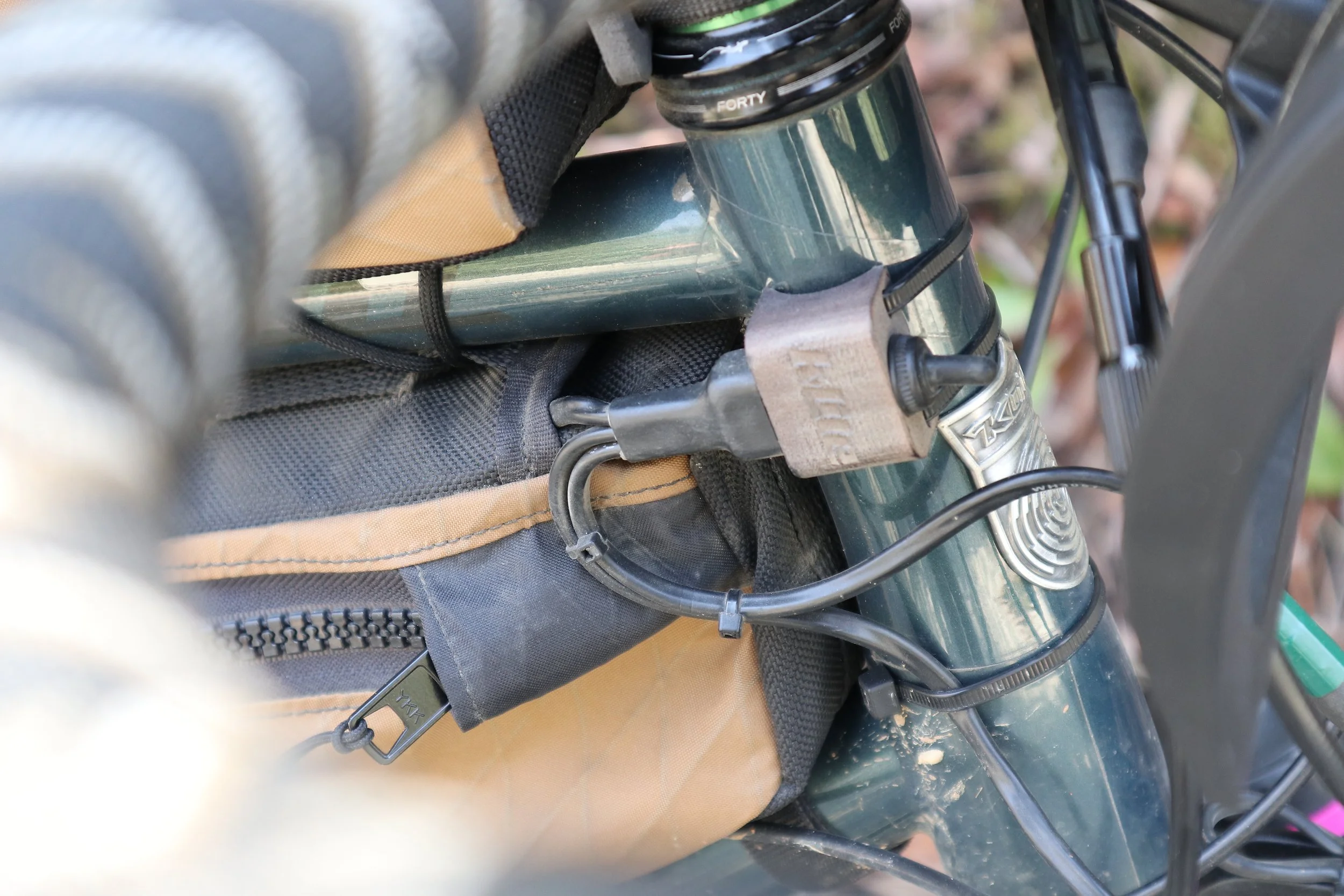 Framebag Hose Port
