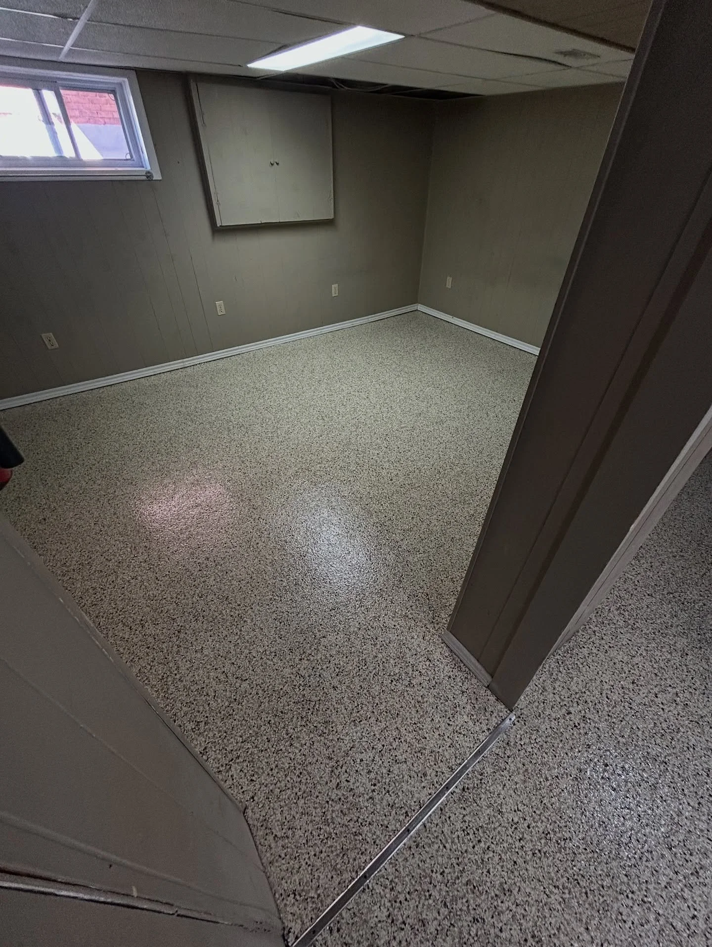 This 100+ year old home is undergoing some big transformations. A great example of how epoxy can do WONDERS for any space! 

Check out this major upgrade! 🤯

✨FLAKE BLEND: BUFFALO 🦬

Book your epoxy installation today: 
📞 226-338-3204
✉️ info@bear