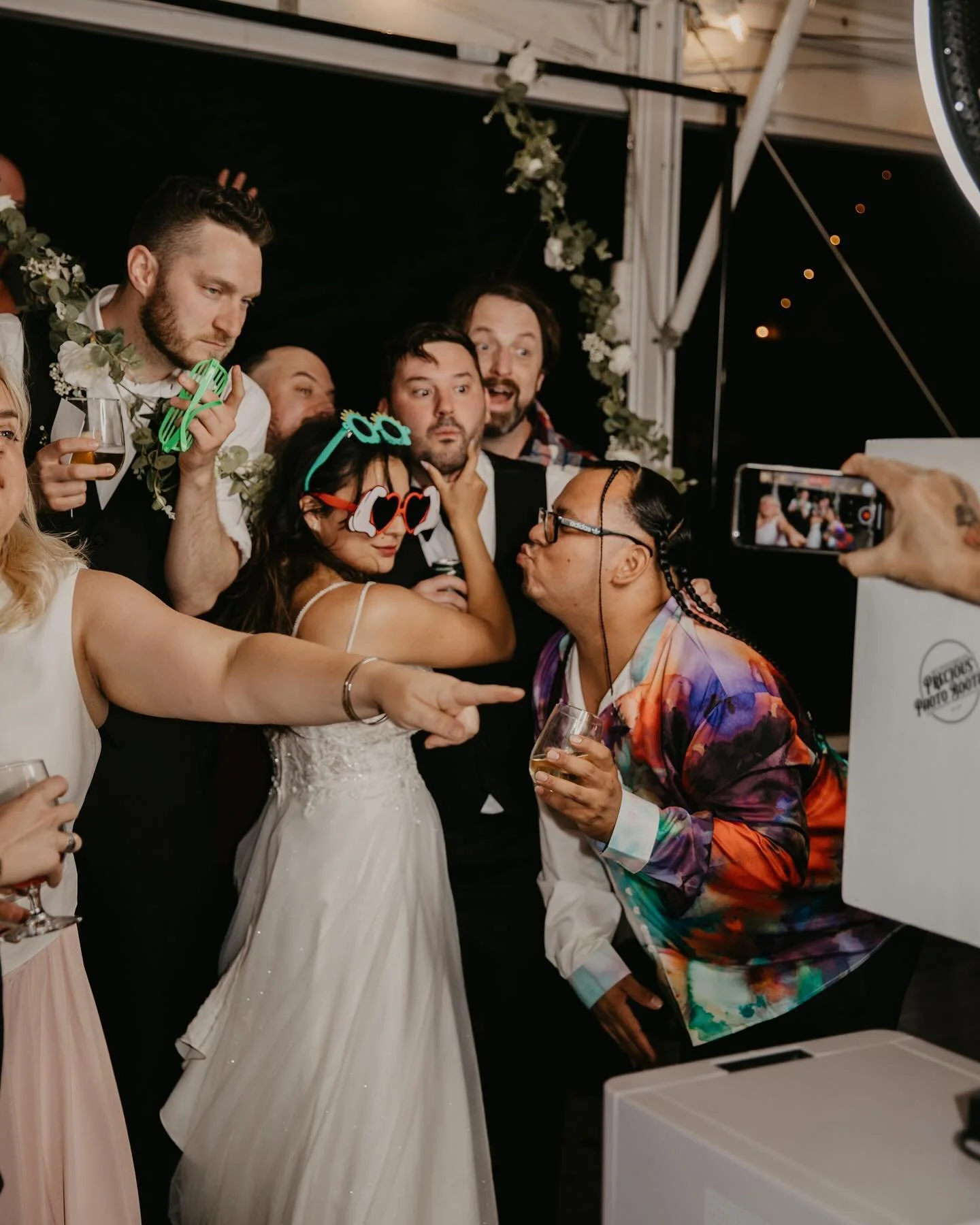 Whether it&rsquo;s Friday night, a wedding, or any occasion to celebrate, come gather around the booth with your besties and hit some poses!😎😍🥂🎊

📸: @mackenziefordphotography