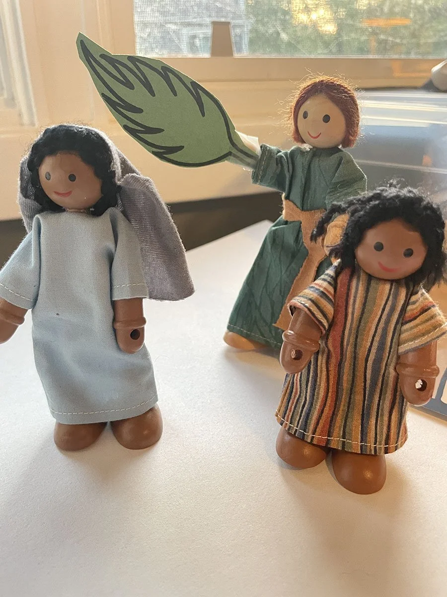 Wooden biblical doll figures representing women in fabric clothing, including one holding a palm branch, used for children’s Bible storytelling and interactive learning.