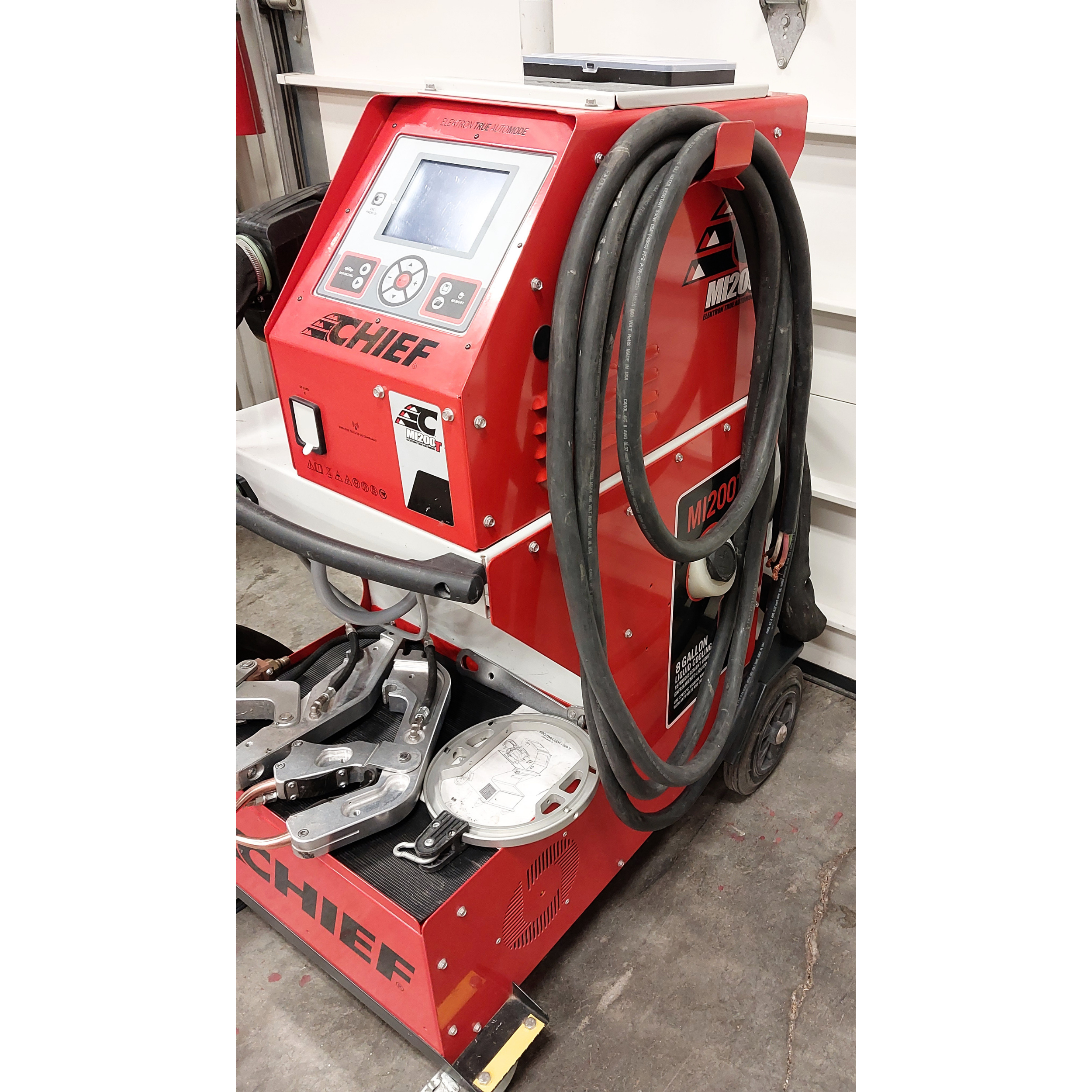 Spot welder with multiple arms and caps included for auto body use