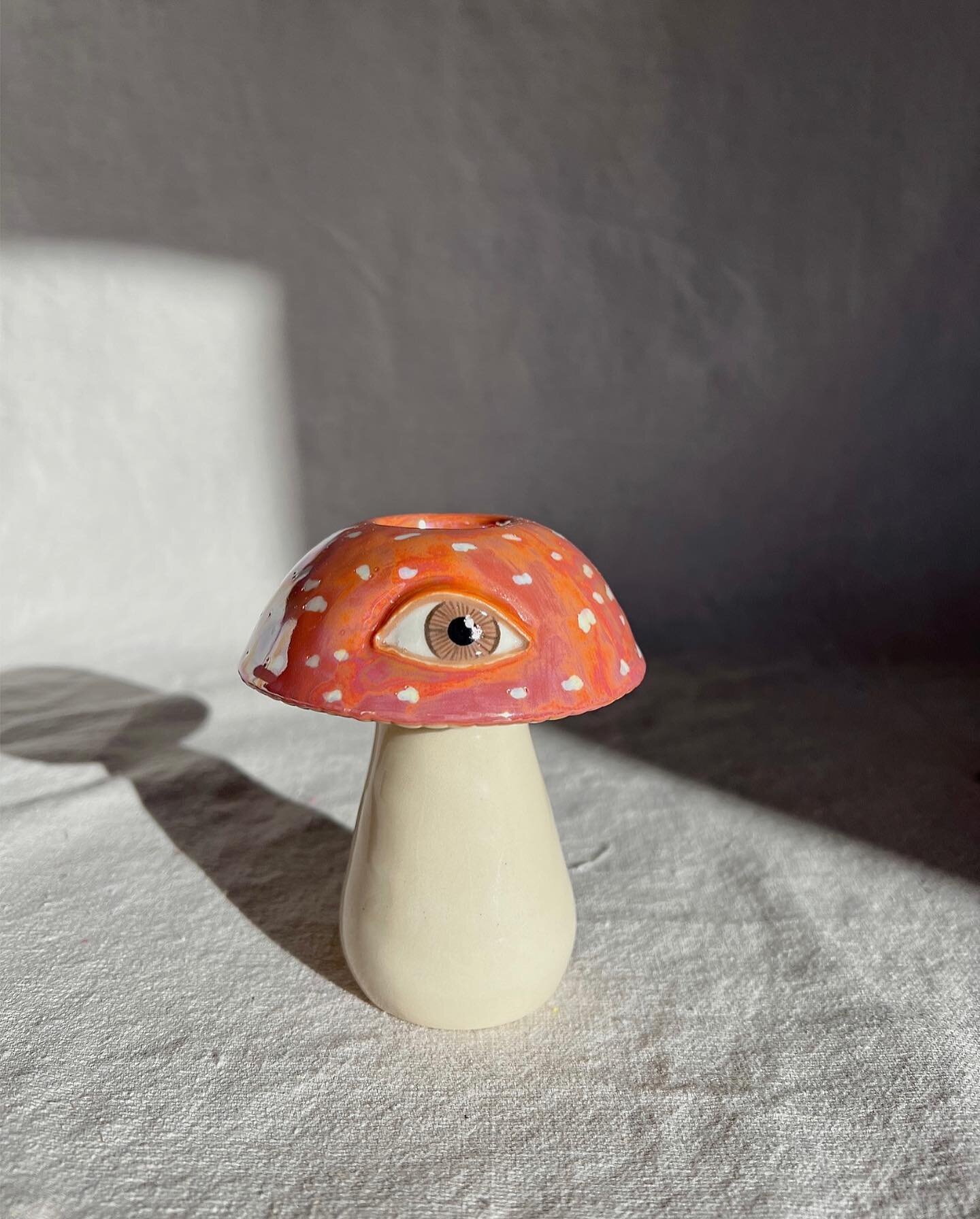 I think this mushroom friend is from wonderland. 
🤪
✨
🍄
.
.
#wonderland #aliceandwonderlandtheme #strangeart #eyeseeyou #ilovemushrooms #mushroomsculpture #ceramicart