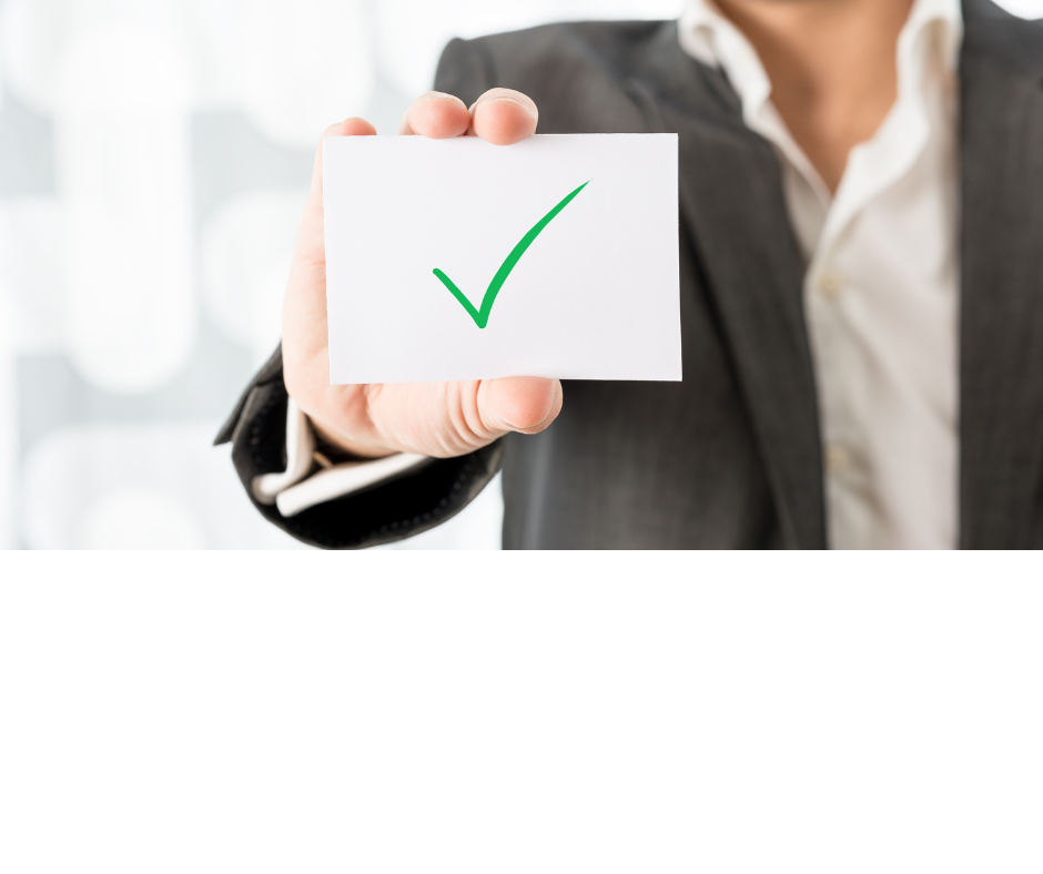 Professional holding a card with the tick of approval. Symbolising Mercer Funding Group providing customers with their recommendations based on their years of experience and what they consider the best private lending option.