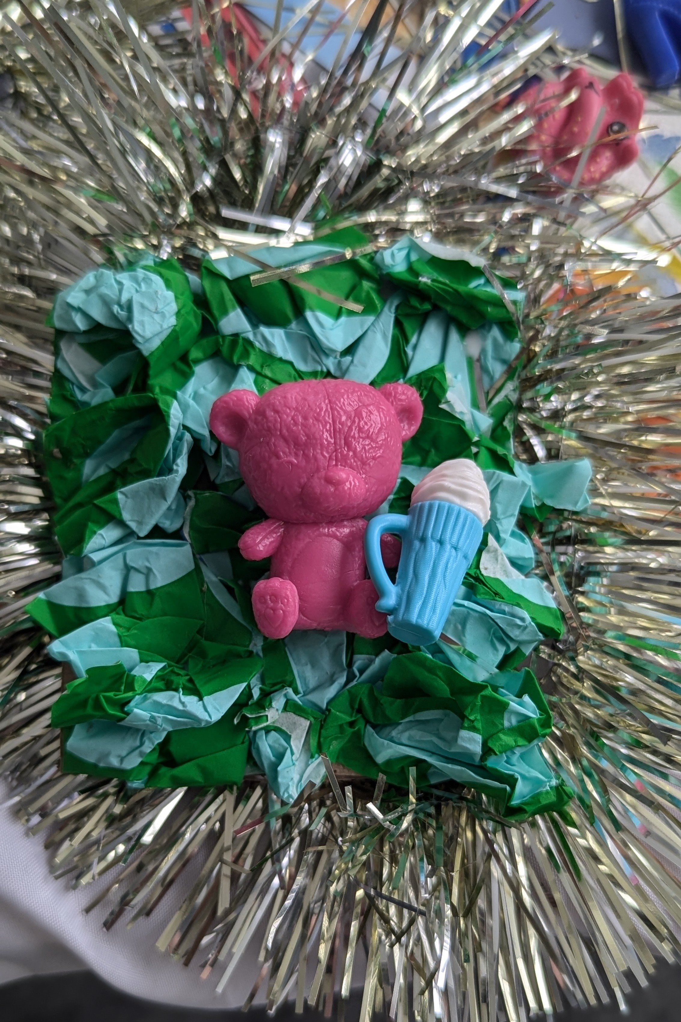 MINI MASTERPIECES
It's daunting to think about creating something on a huge canvas so in this workshop, we focus on a 10 x 10cm canvas and the magic of collage to re-use a whole range of cute bits and pieces to create your own mini masterpiece on an 