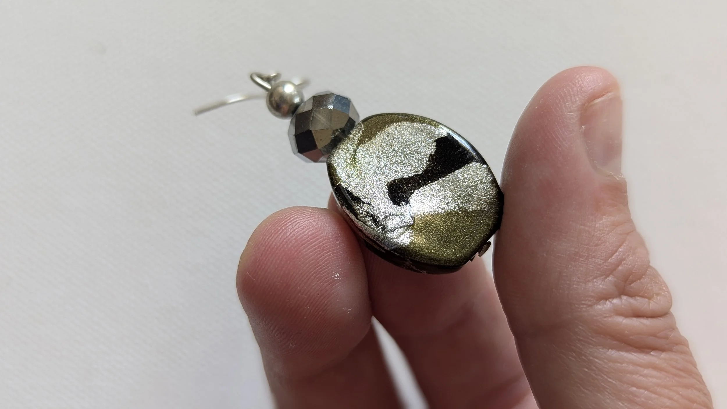 JEWELLERY SWAPS
We all have broken jewellery, earrings that have lost their partner, things we just don't wear. Come along to a jewellery swap with these pieces and contribute to a giant stash to make NEW pieces. Earrings, necklaces, brooches! I prov