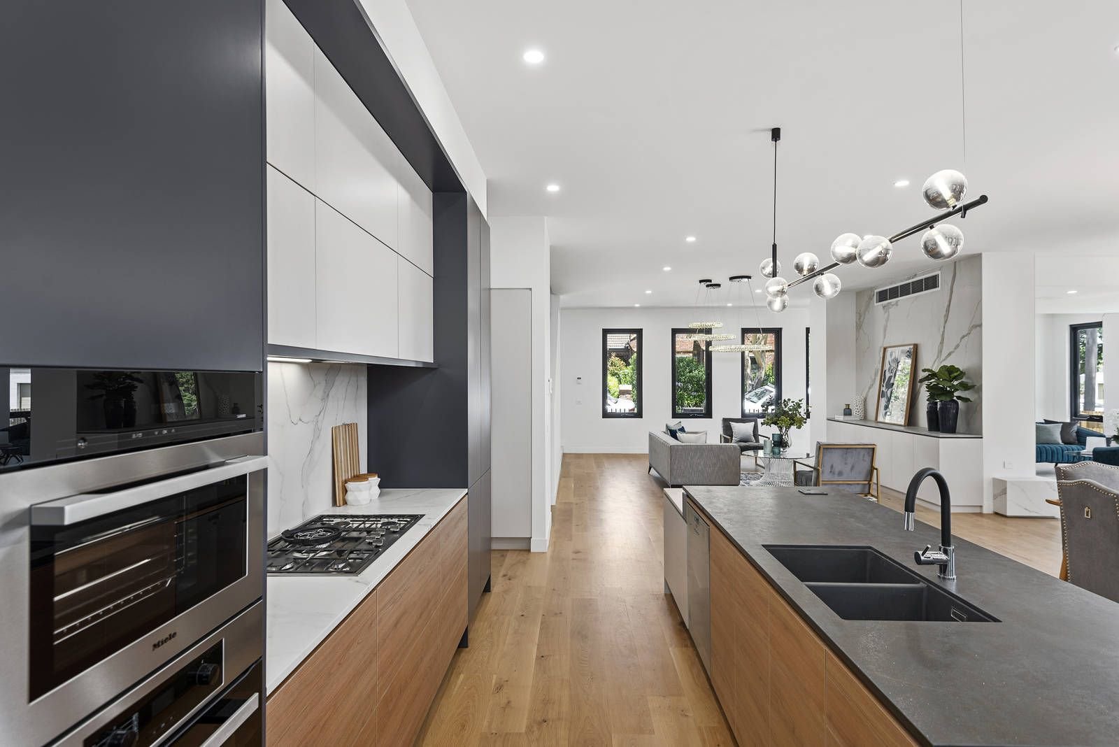 2015167392_4_1_201207_050339-w1600-h1068.jfif