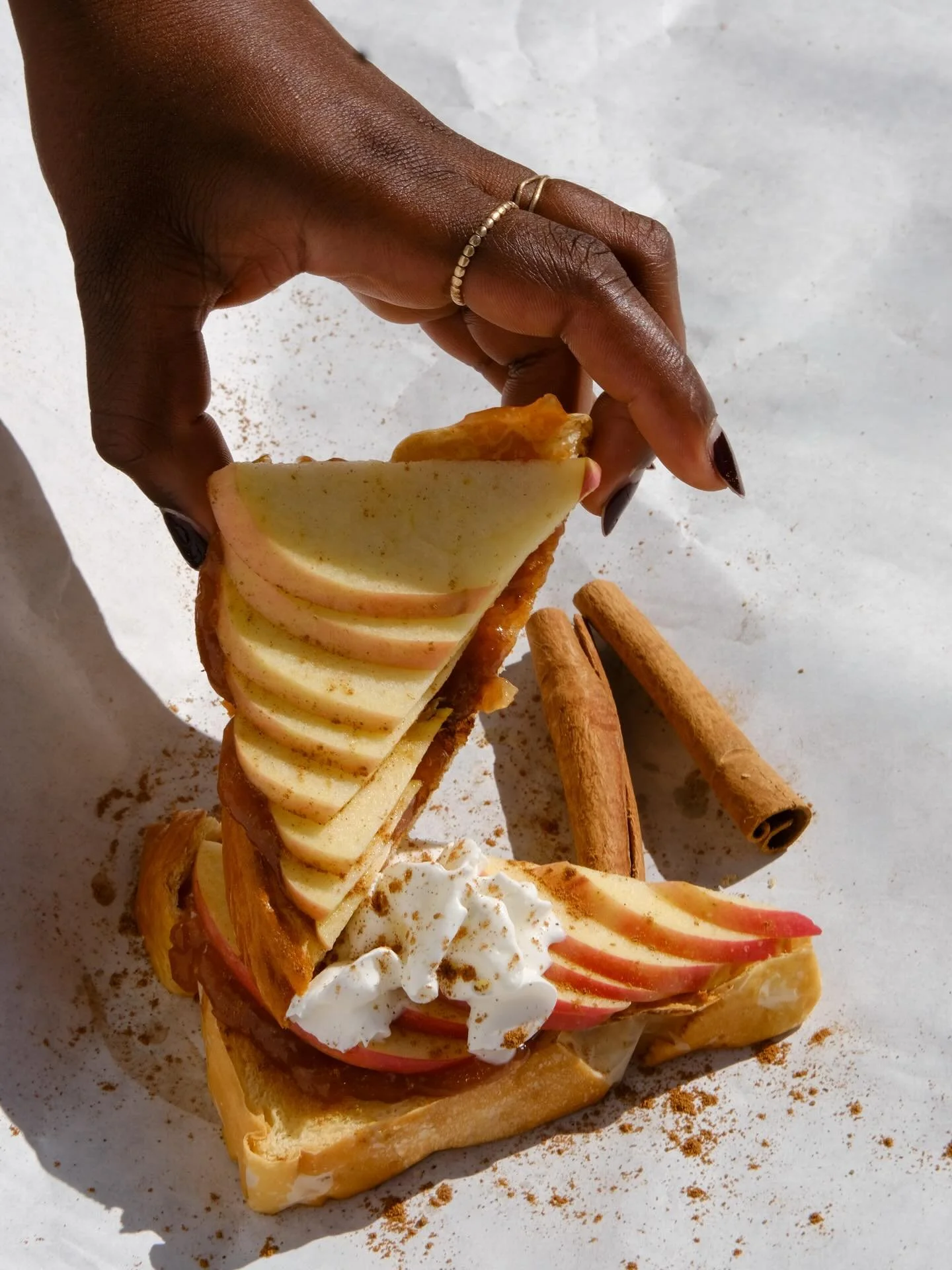 The Apple doesn’t fall far from the toast 😉🍎 NEW TOASTIE ALERT! 
☕️☕️☕️
#oncall #oncallcafe