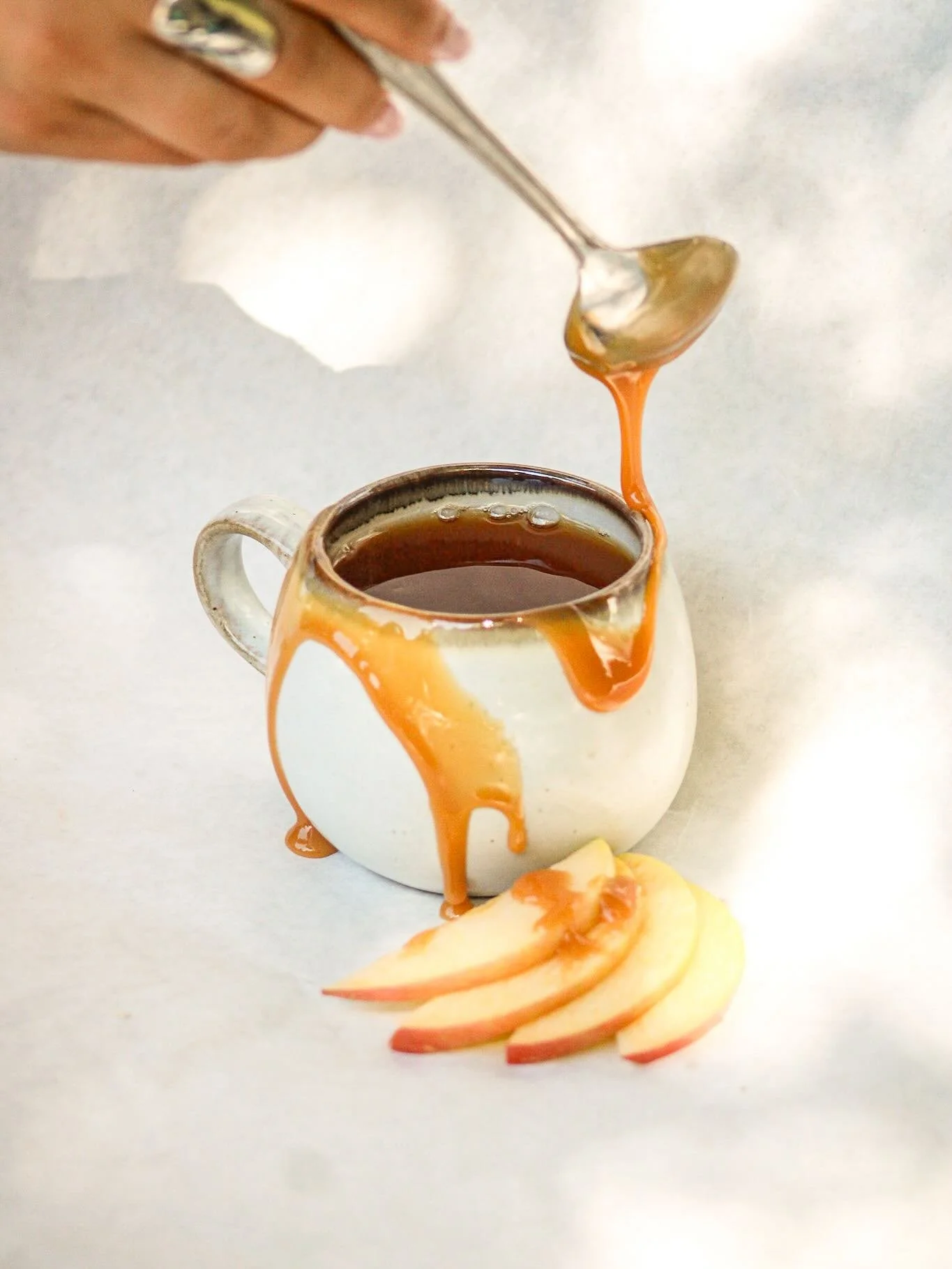 Pick me. Choose me. Love me. Yes you have to say it 😉 
Meet our season caramel apple rooibos tea!!!! 🫖 she’s warm, cozy, and just what a stanford fall needs ☕️🍁🍂
#oncall #oncallcafe