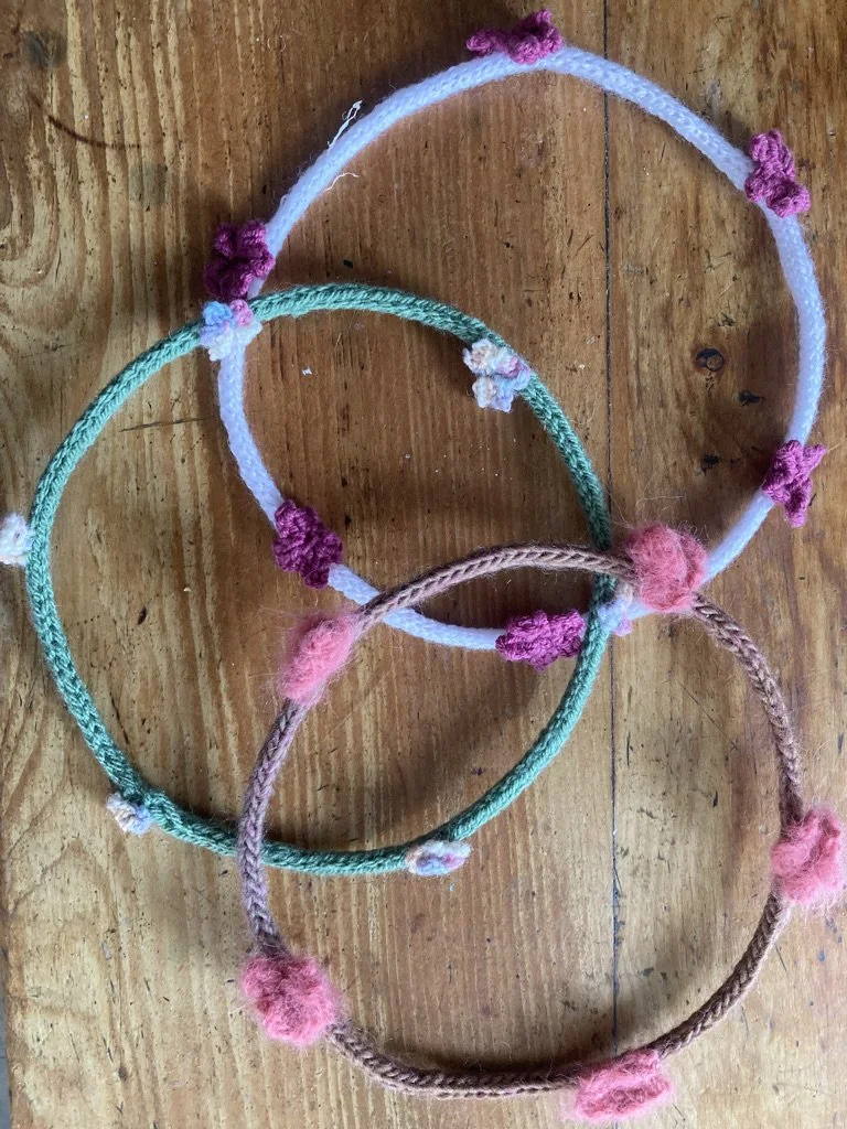 Easy knitted flower circlets